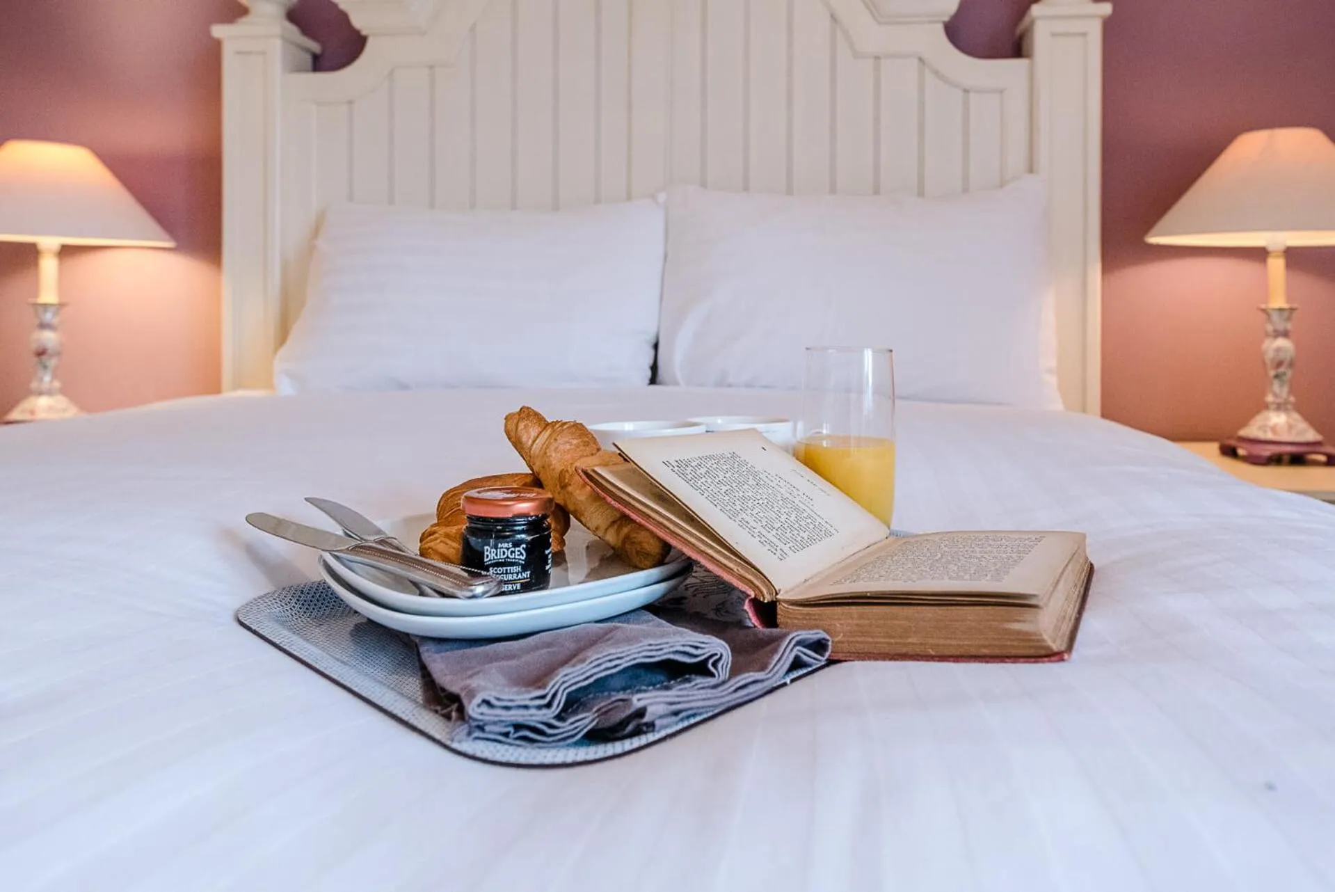 Bed in 4 Ropers Court, Lavenham