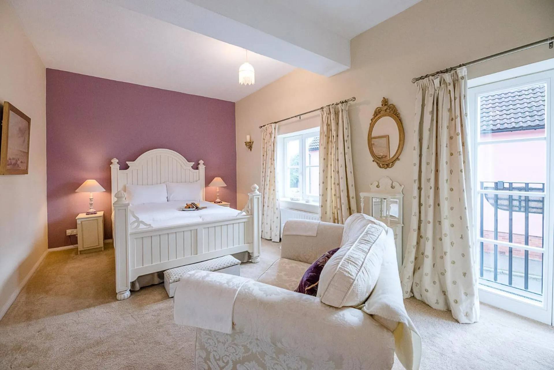 Bed in 4 Ropers Court, Lavenham