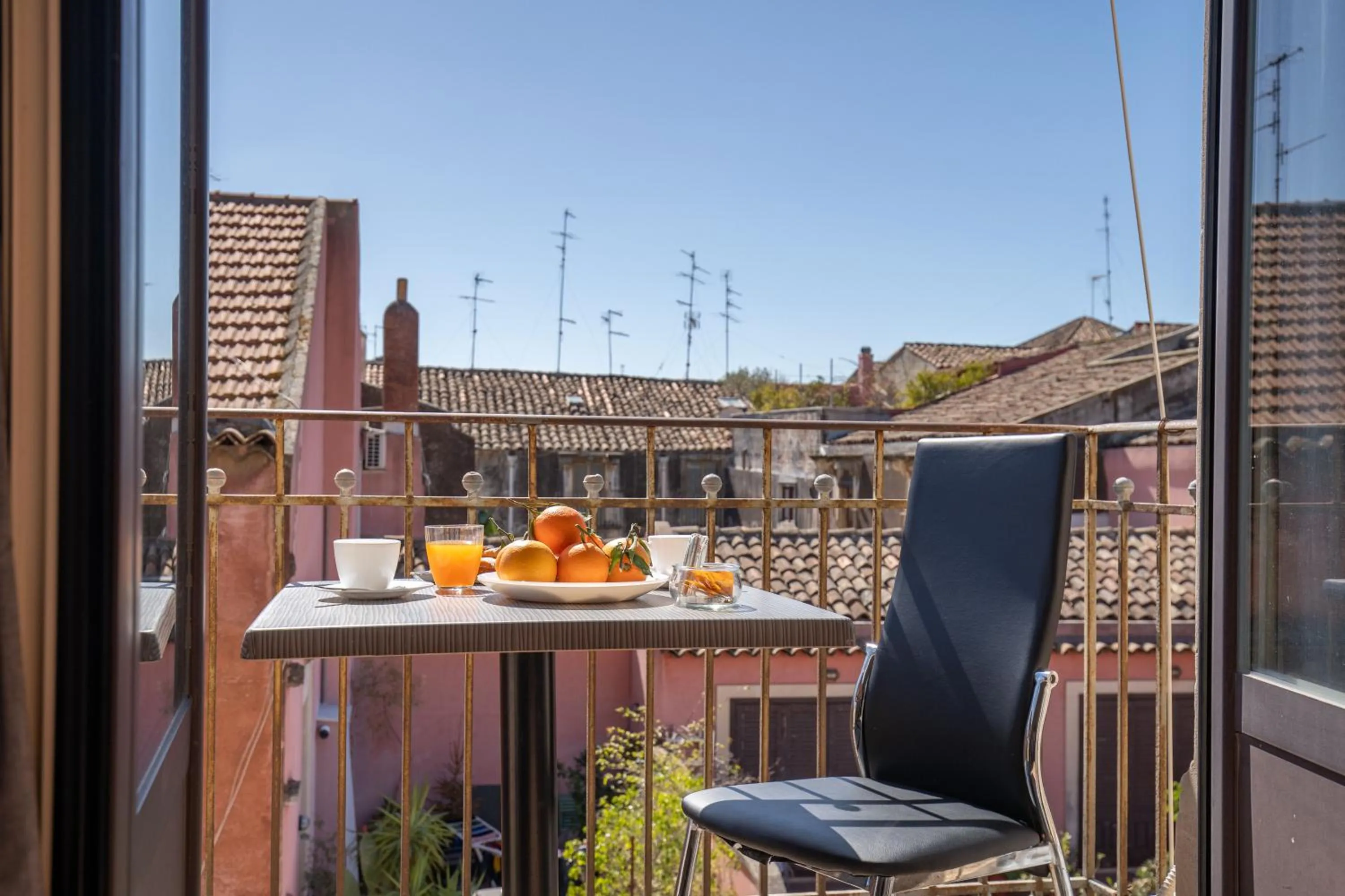 Tra l'Etna e il mare via Oberdan