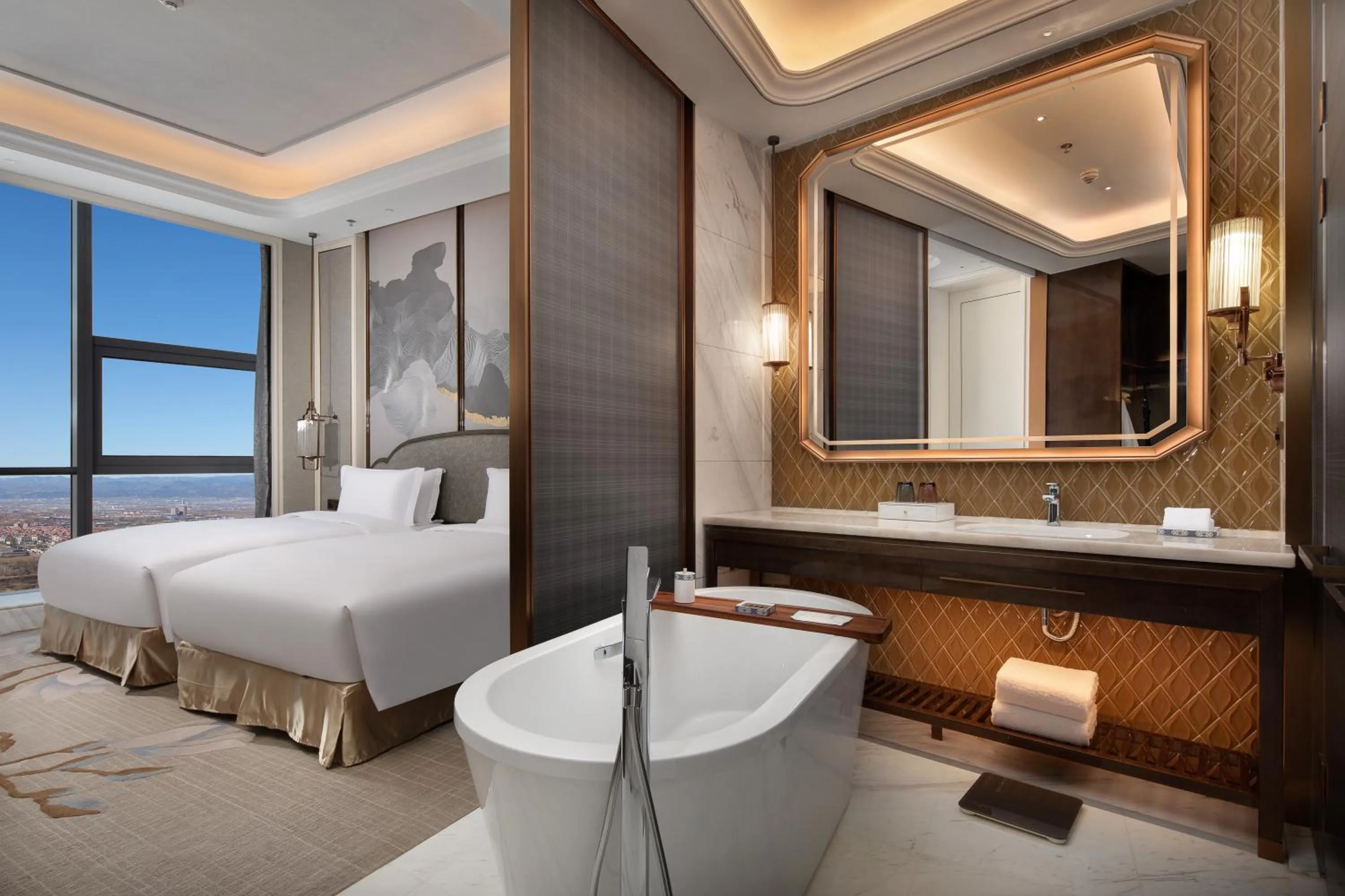 Bathroom, Bed in Wyndham Grand Shanxi Xiaohe Xincheng