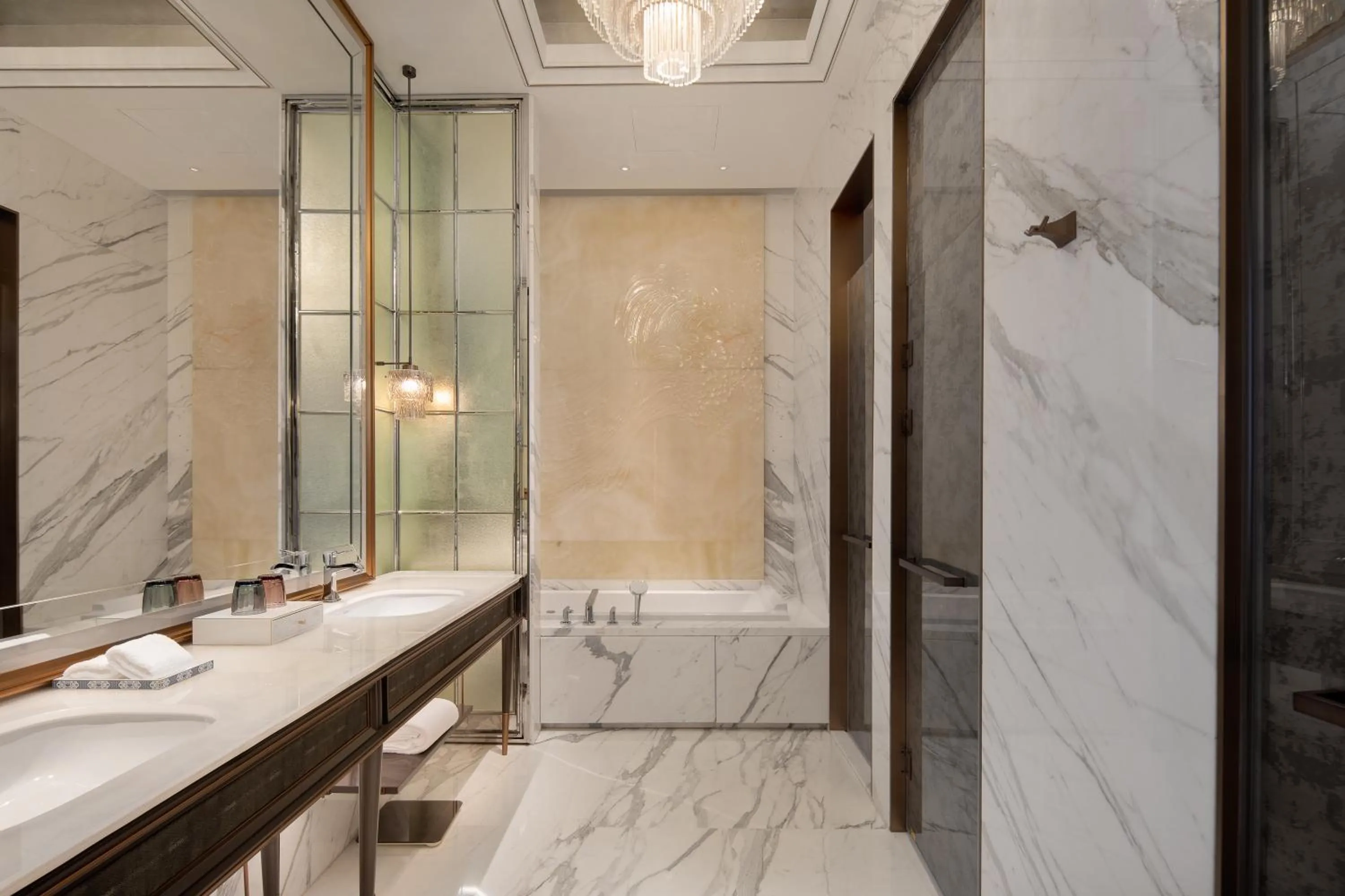 Toilet in Wyndham Grand Shanxi Xiaohe Xincheng