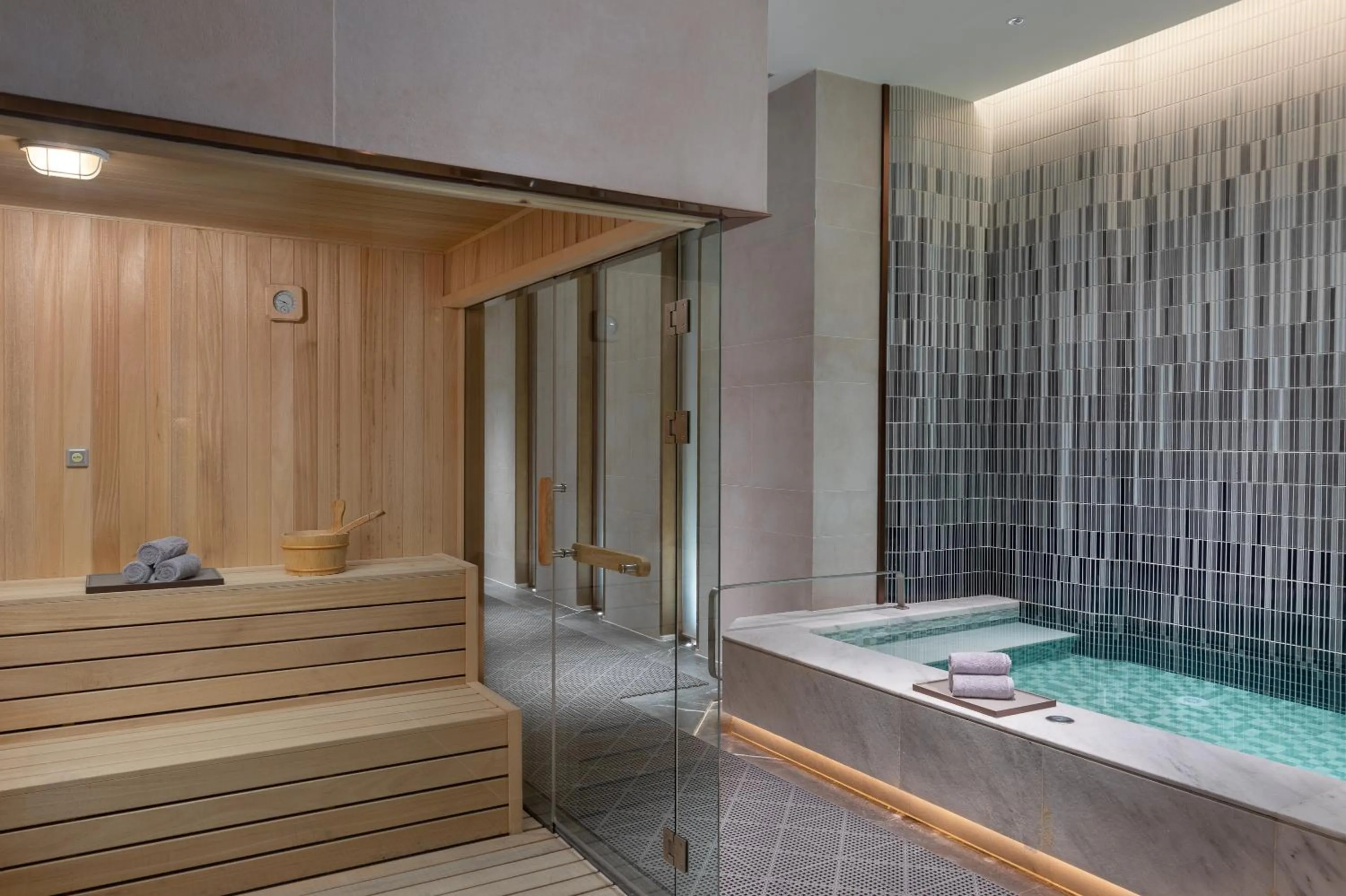 Hot Tub in Wyndham Grand Shanxi Xiaohe Xincheng