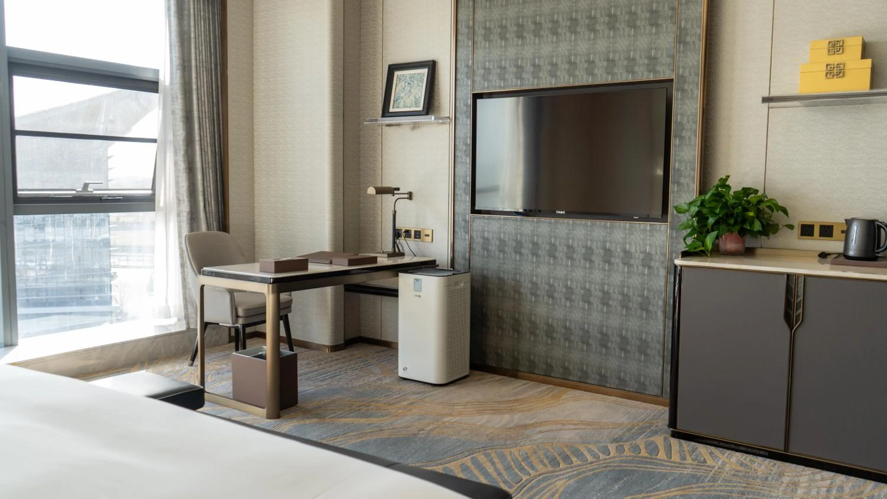 Seating area, Bed in Wyndham Grand Shanxi Xiaohe Xincheng