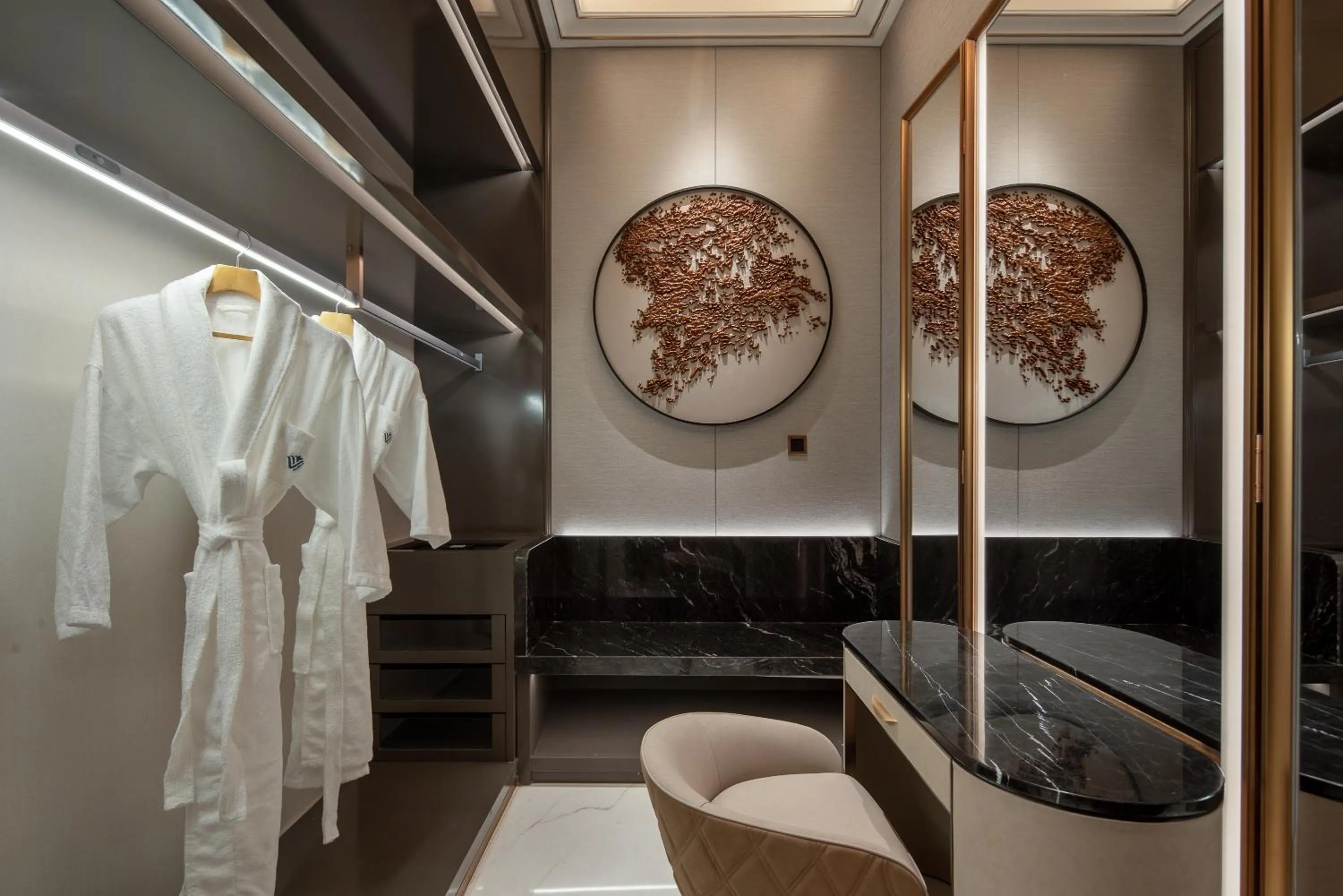 wardrobe in Wyndham Grand Shanxi Xiaohe Xincheng