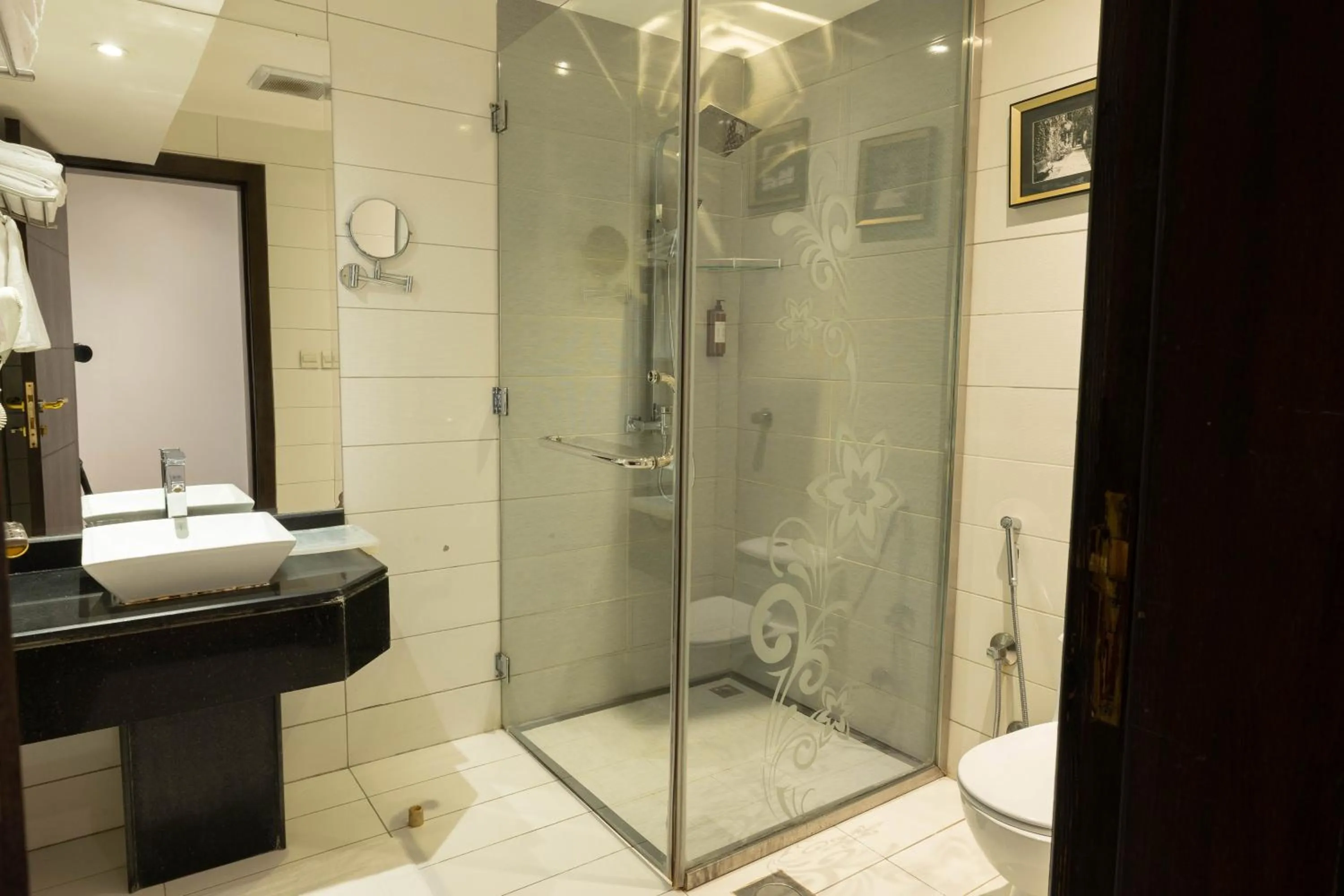 Bathroom in Mira Business Hotel