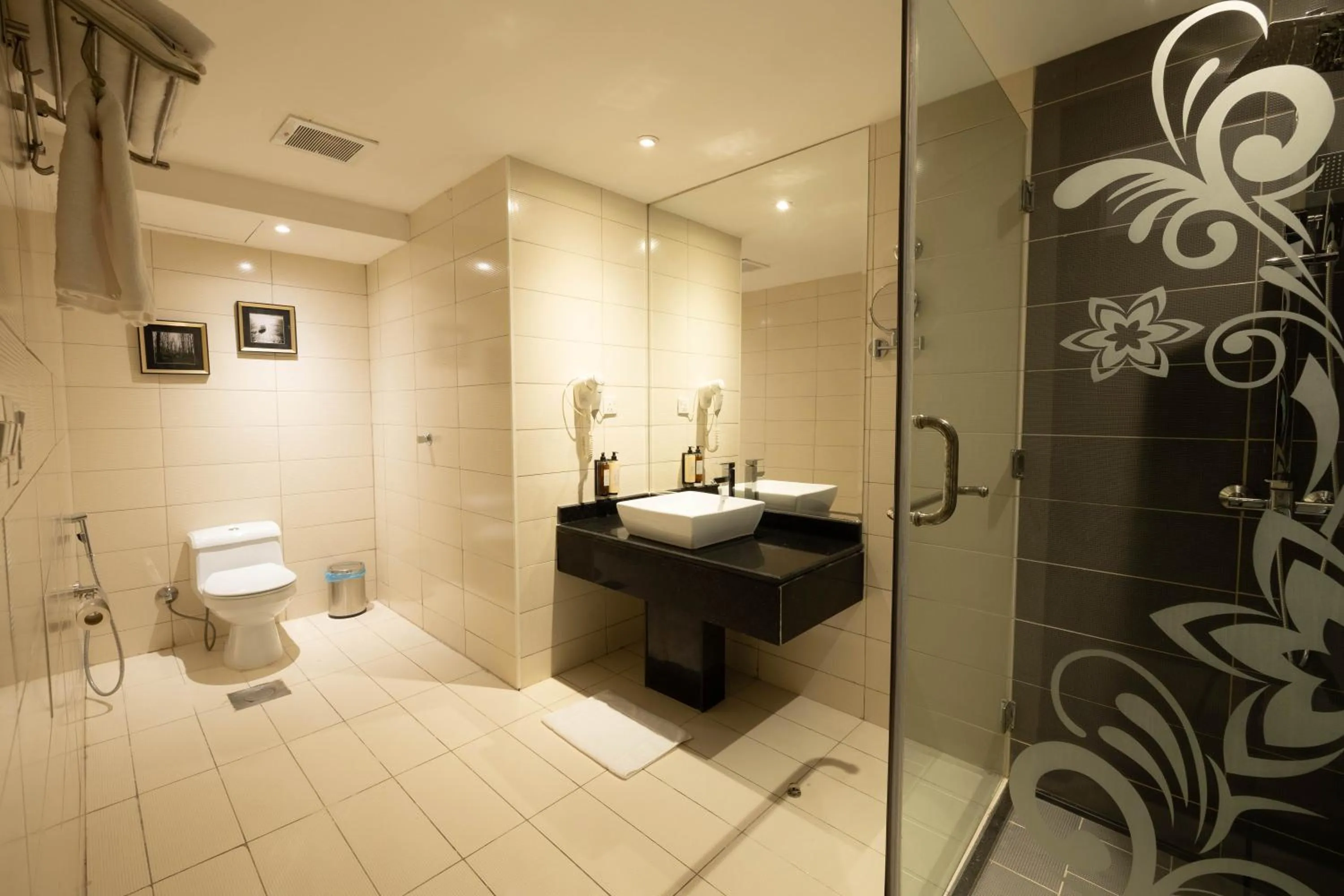 Bathroom in Mira Business Hotel