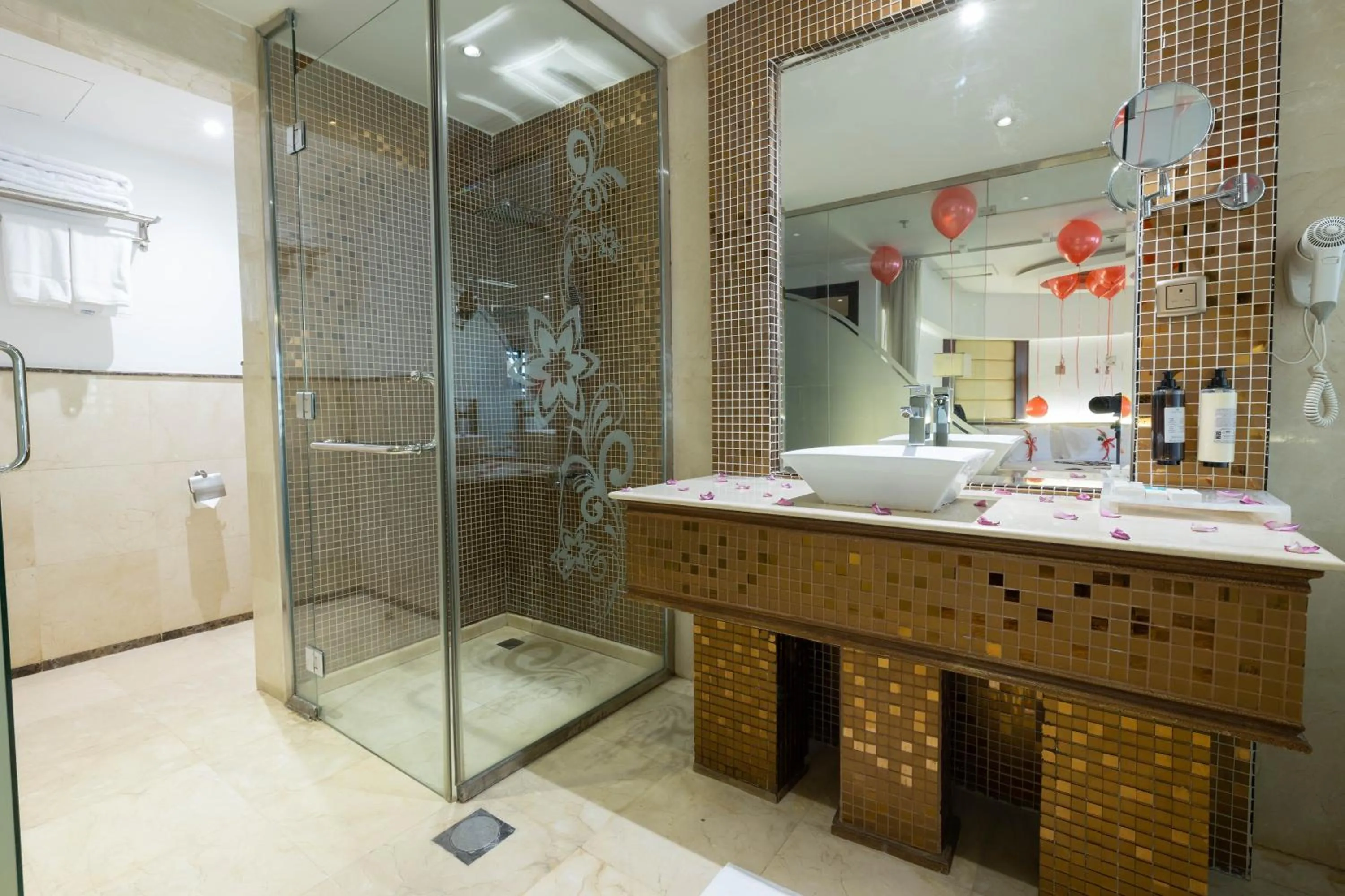 Bathroom in Mira Business Hotel