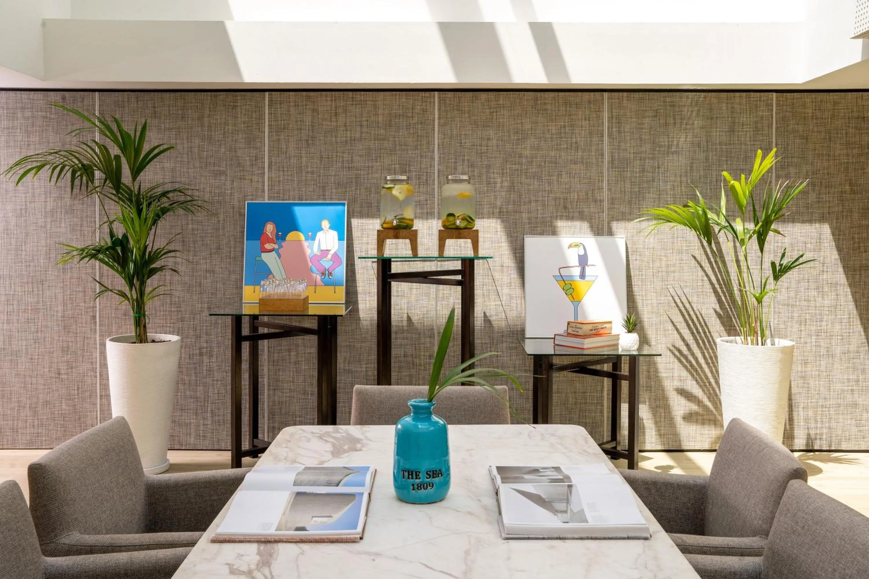 Living room in INNSiDE by Meliá Palma Bosque