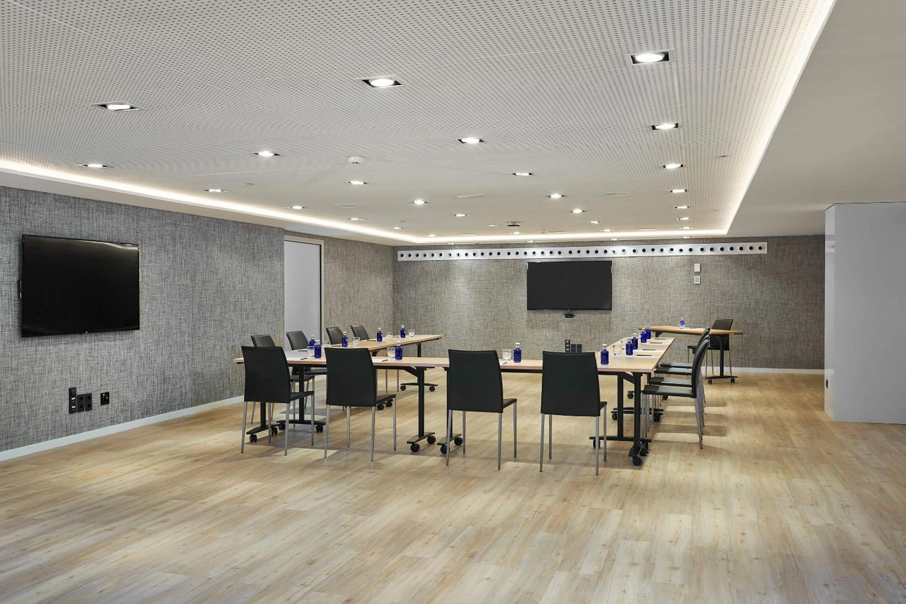 Communal lounge/ TV room in INNSiDE by Meliá Palma Bosque