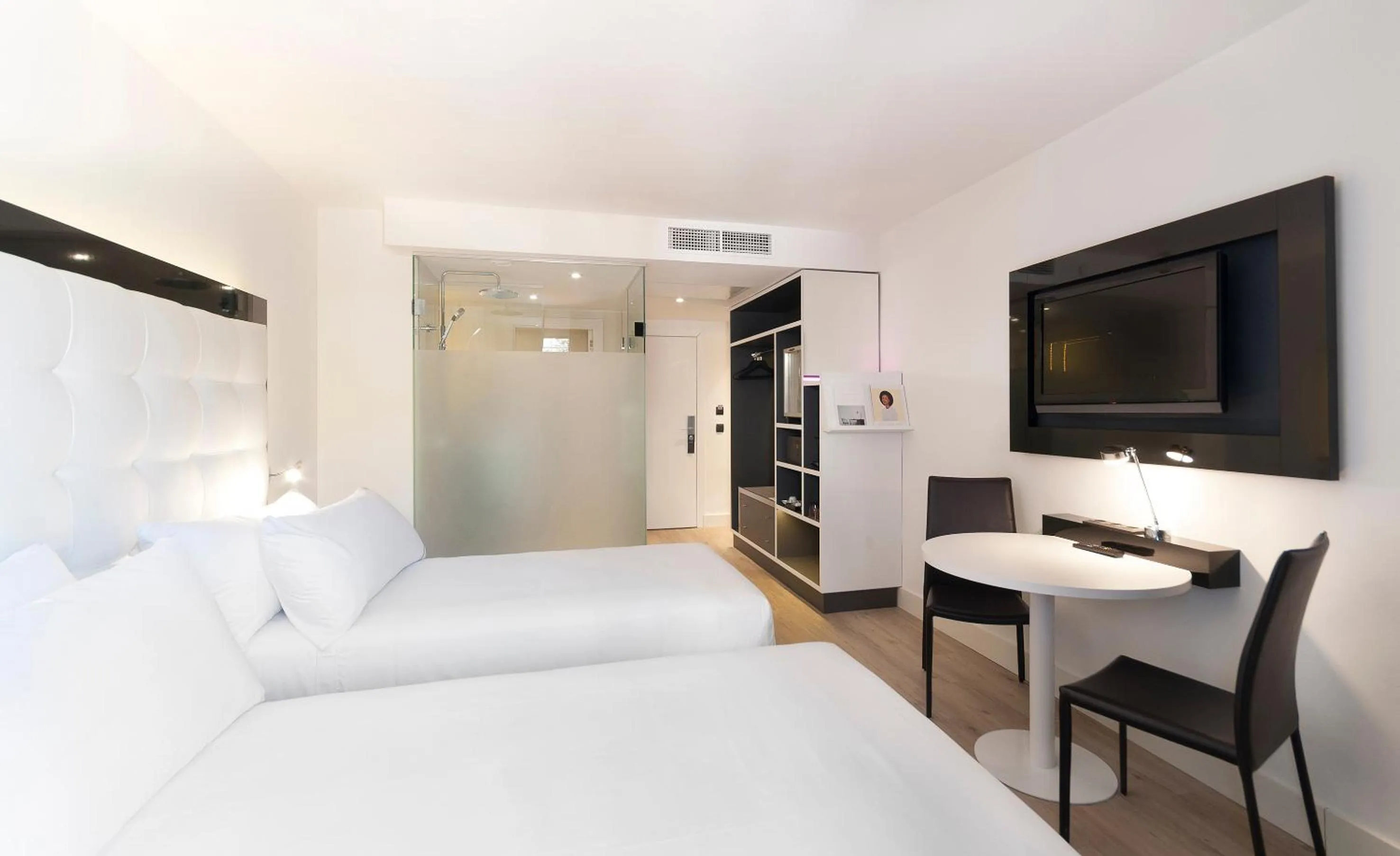 Bed in INNSiDE by Meliá Palma Bosque