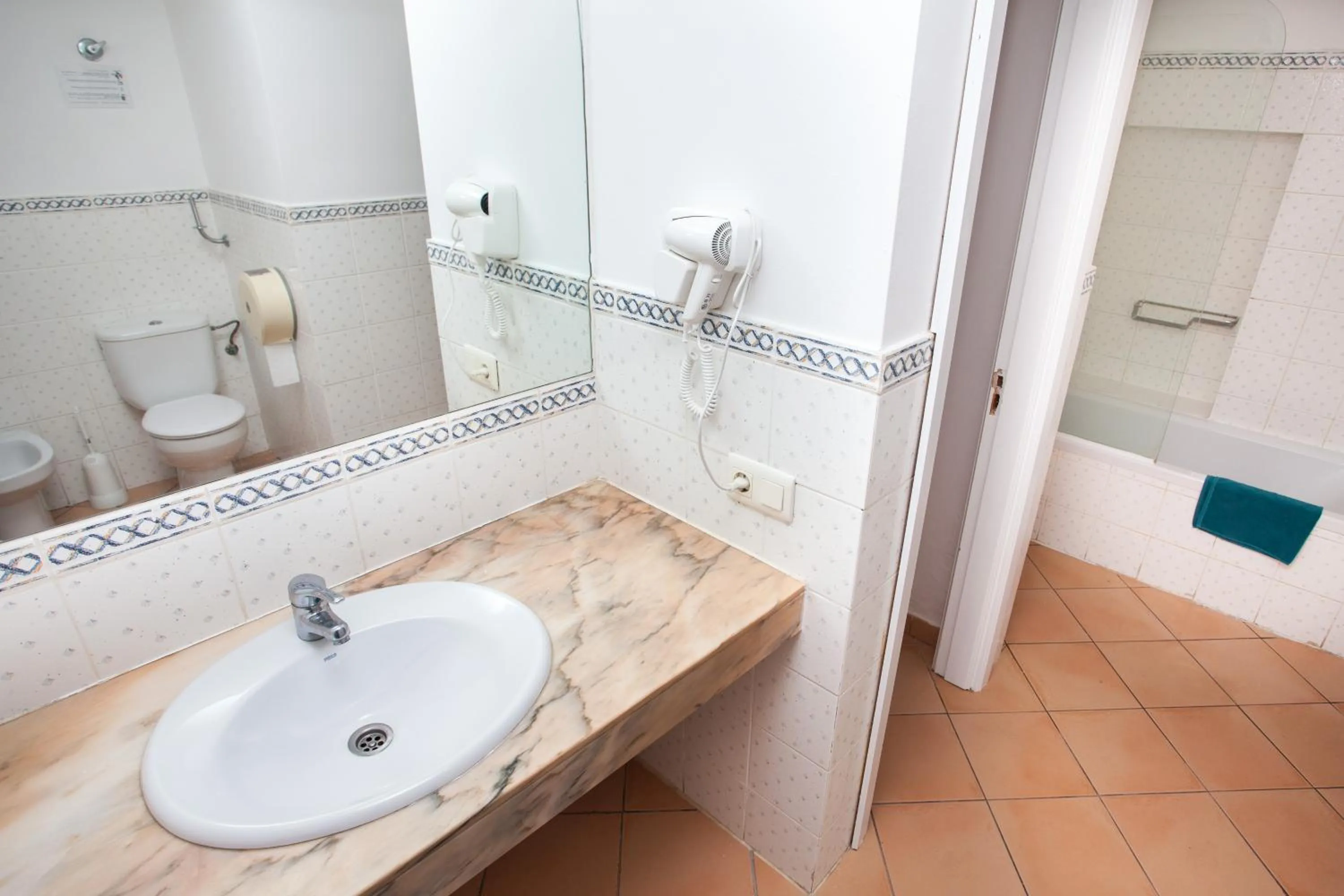 Bathroom in Apartamentos Maxorata Beach