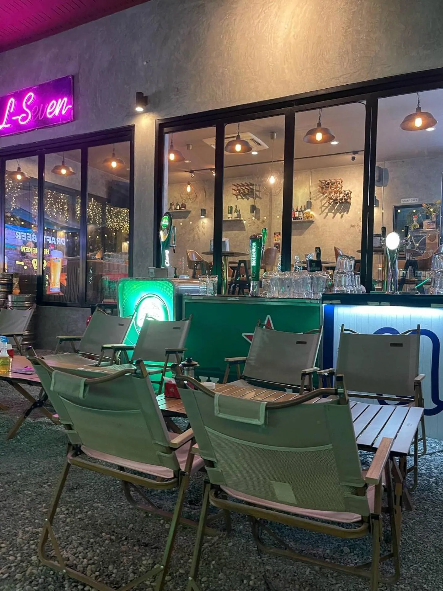 Restaurant/places to eat in S.M. GRANDE RESIDENCE