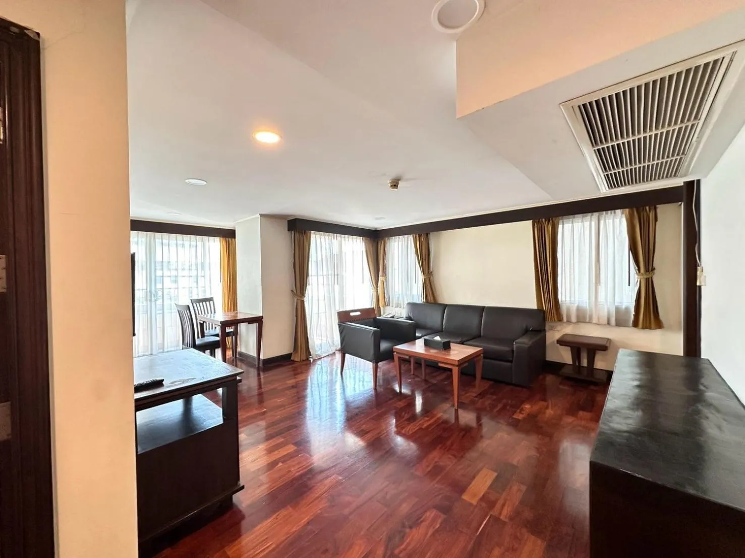 Property building in S.M. GRANDE RESIDENCE