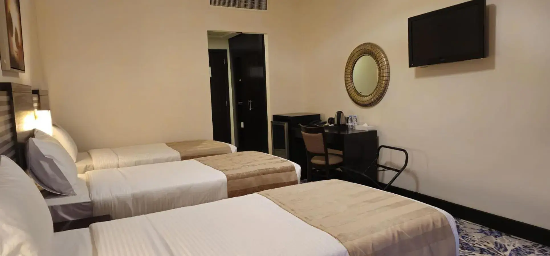 Deluxe Quadruple Room in Al Hidayah Towers Hotel Deluxe Quadruple Room in Al Hidayah Towers Hotel
