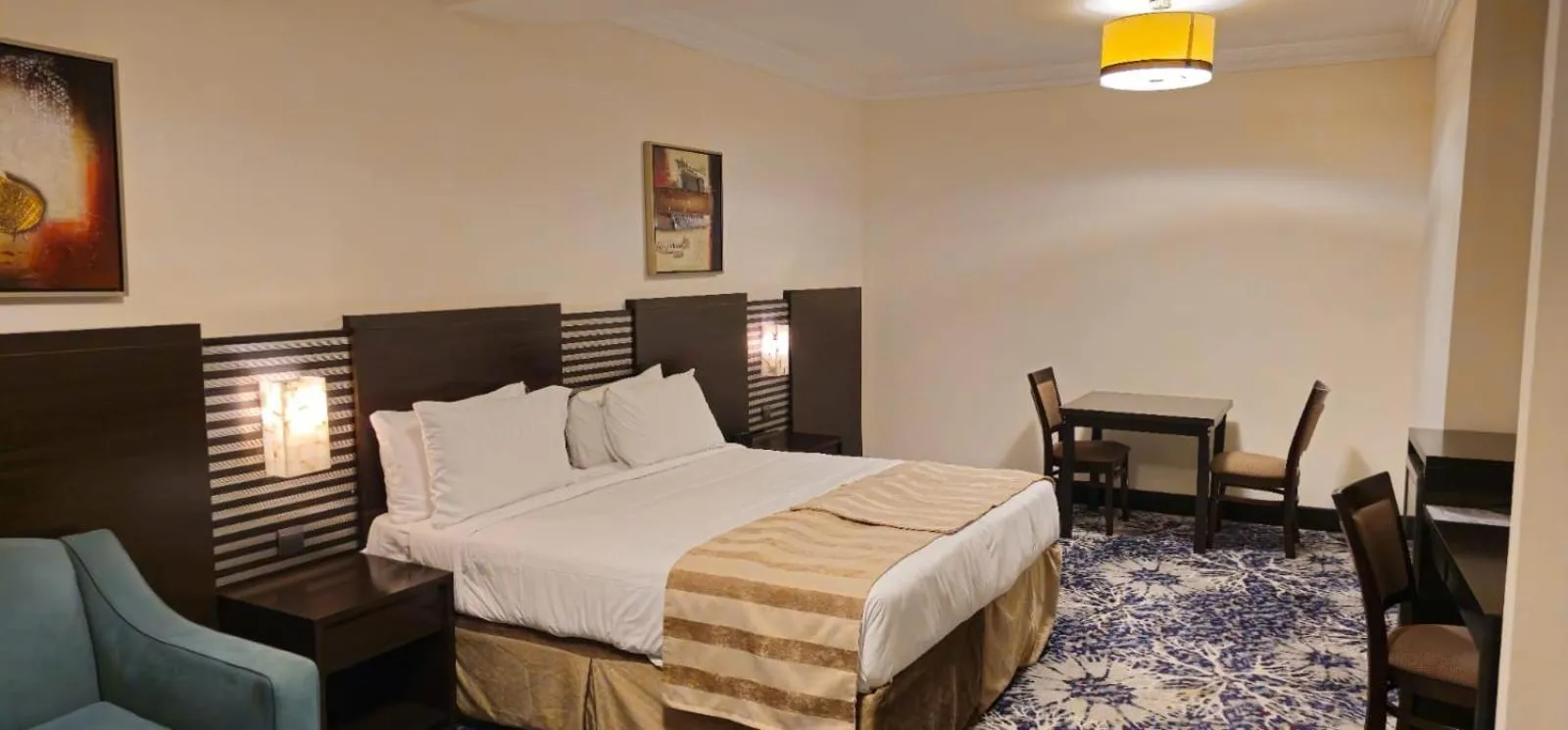 Bed in Al Hidayah Towers Hotel