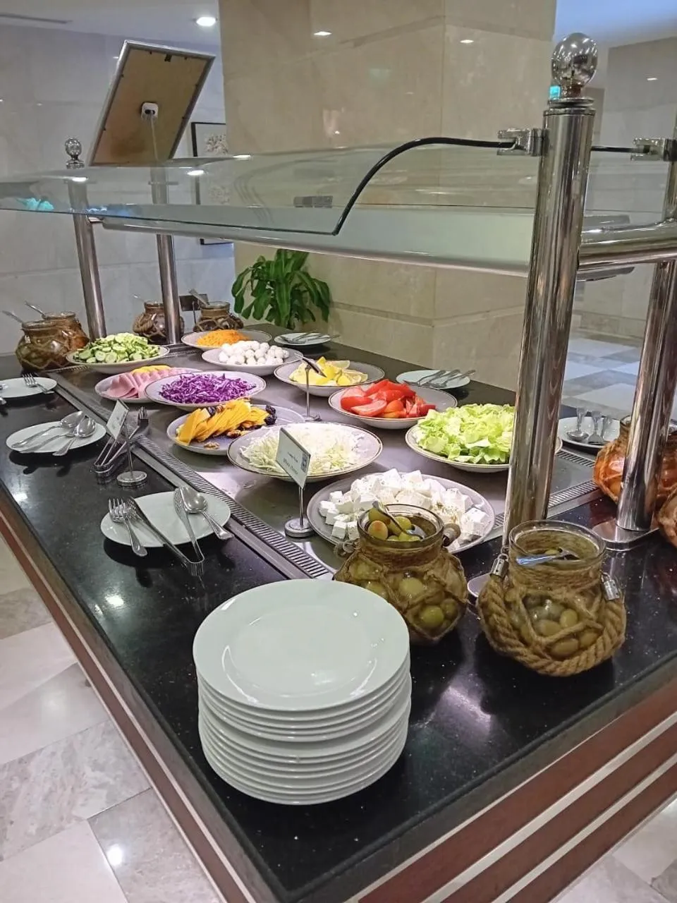 Buffet breakfast in Al Hidayah Towers Hotel