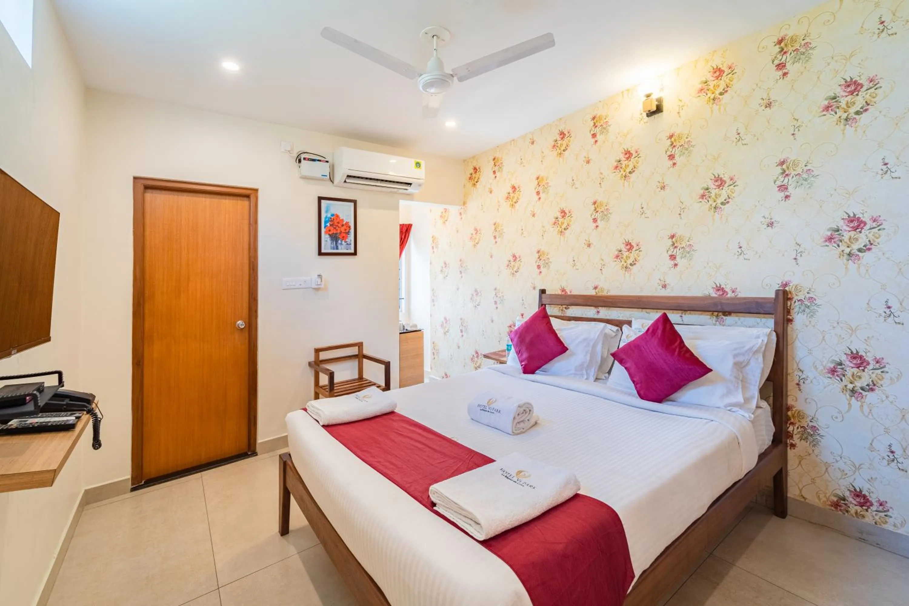 Bedroom, Bed in Hotel Vi Park - City Centre