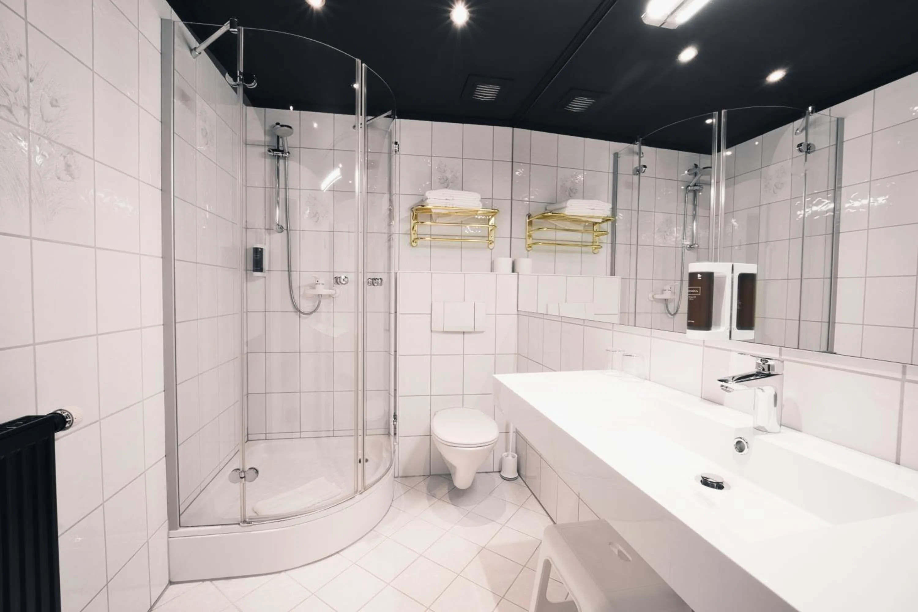 Shower in Das Kronberg Hotel - Adults Only - inkl Soft- und Heißgetränkeflat