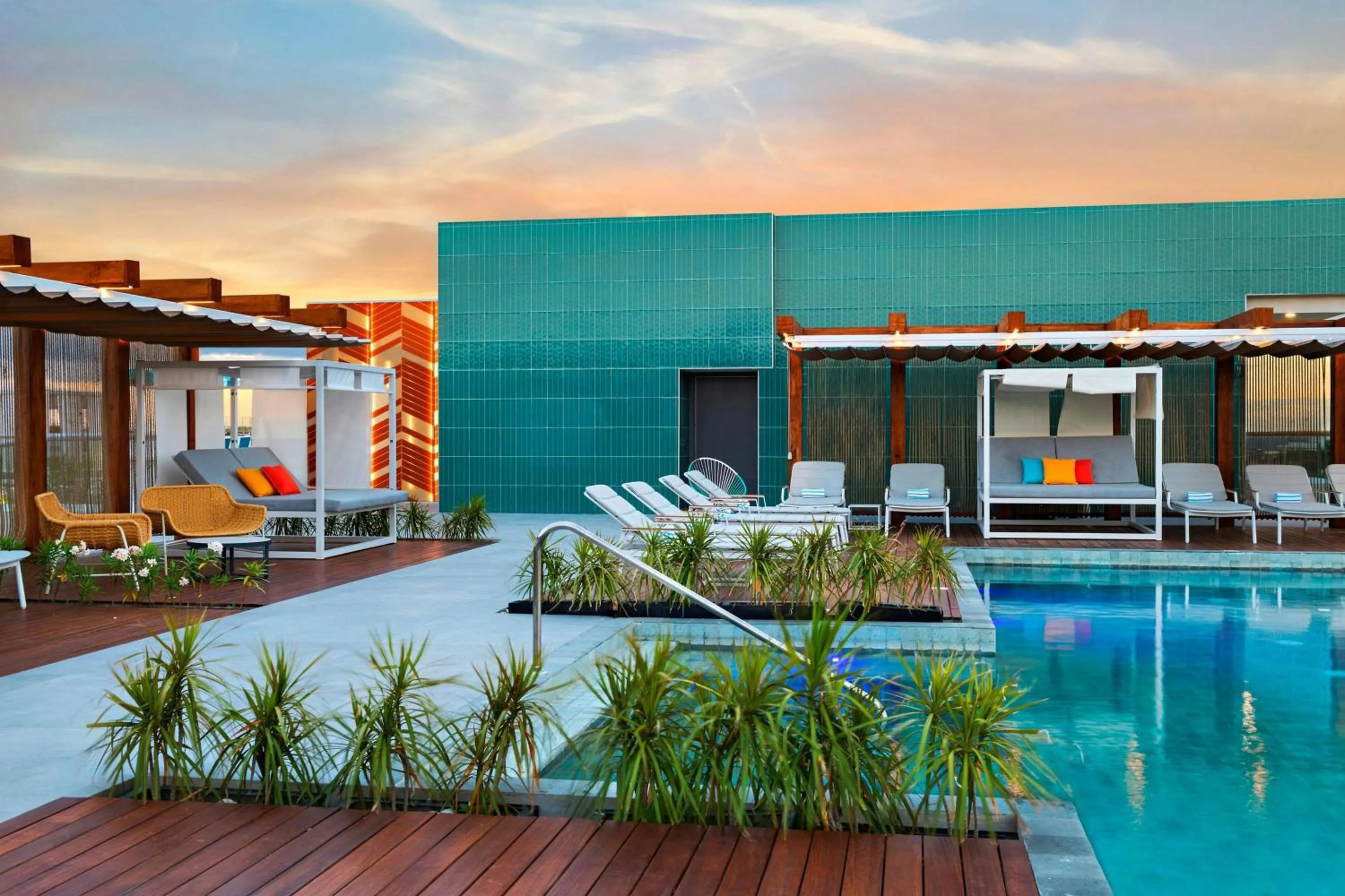 Swimming pool in Aloft Playa del Carmen