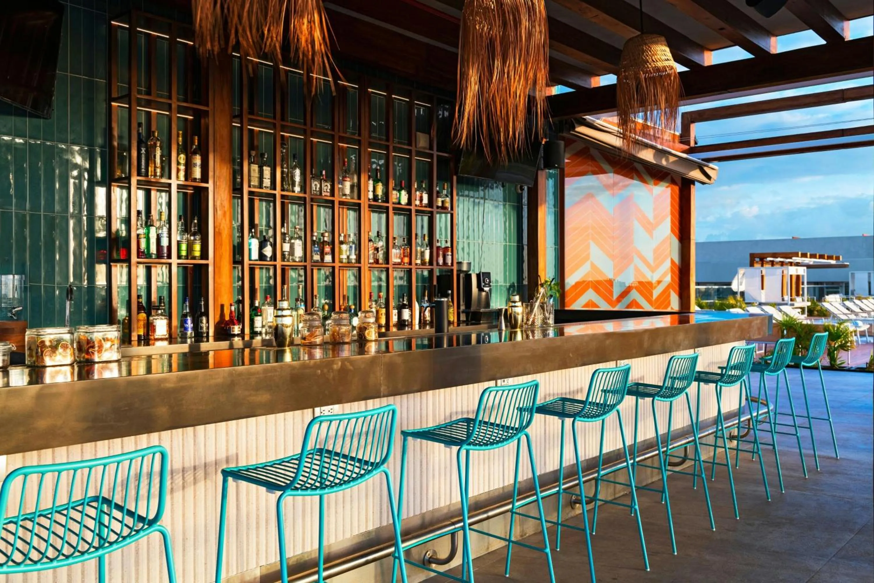 Lounge or bar in Aloft Playa del Carmen