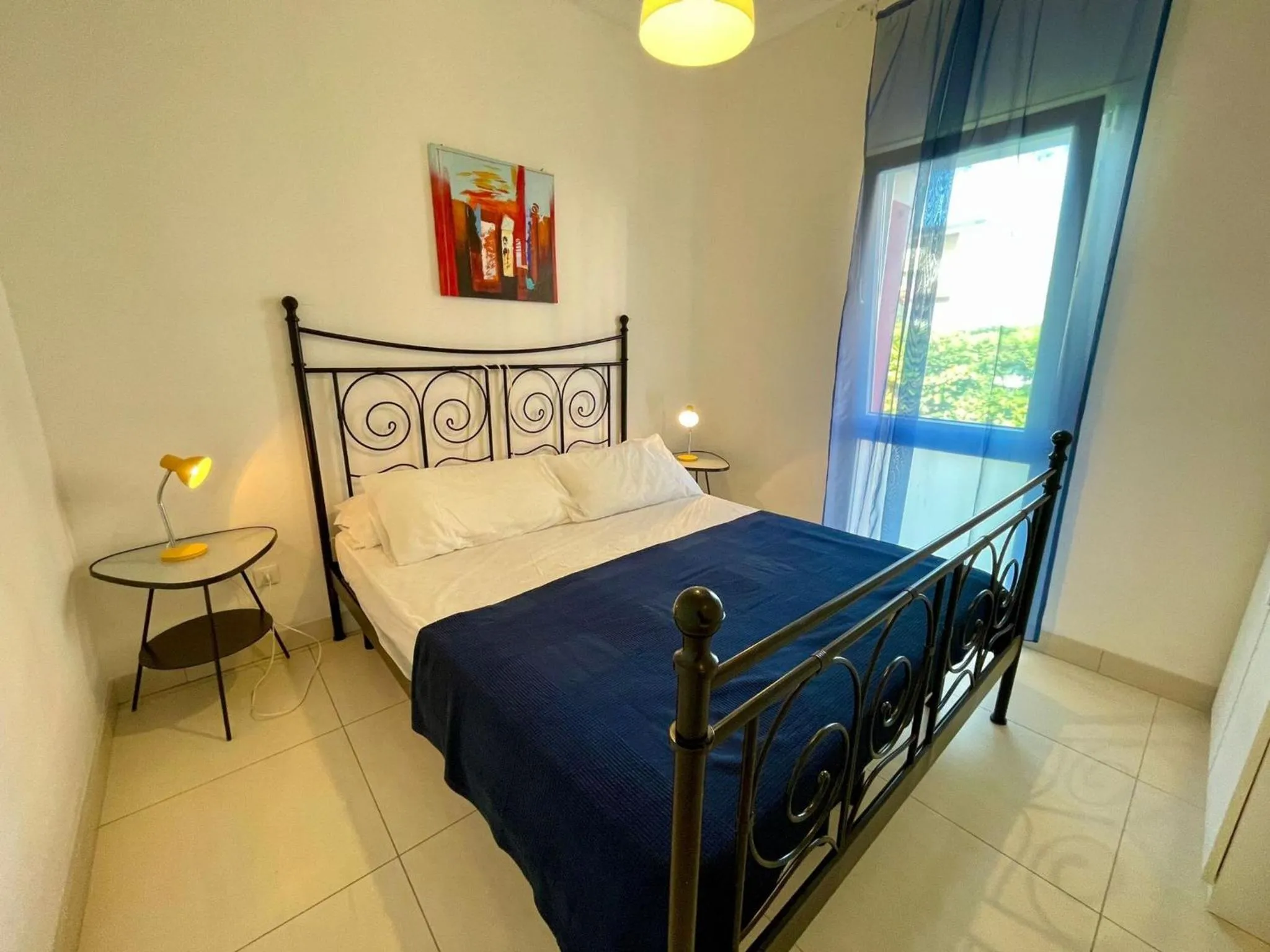 Flat with private garden by the sea