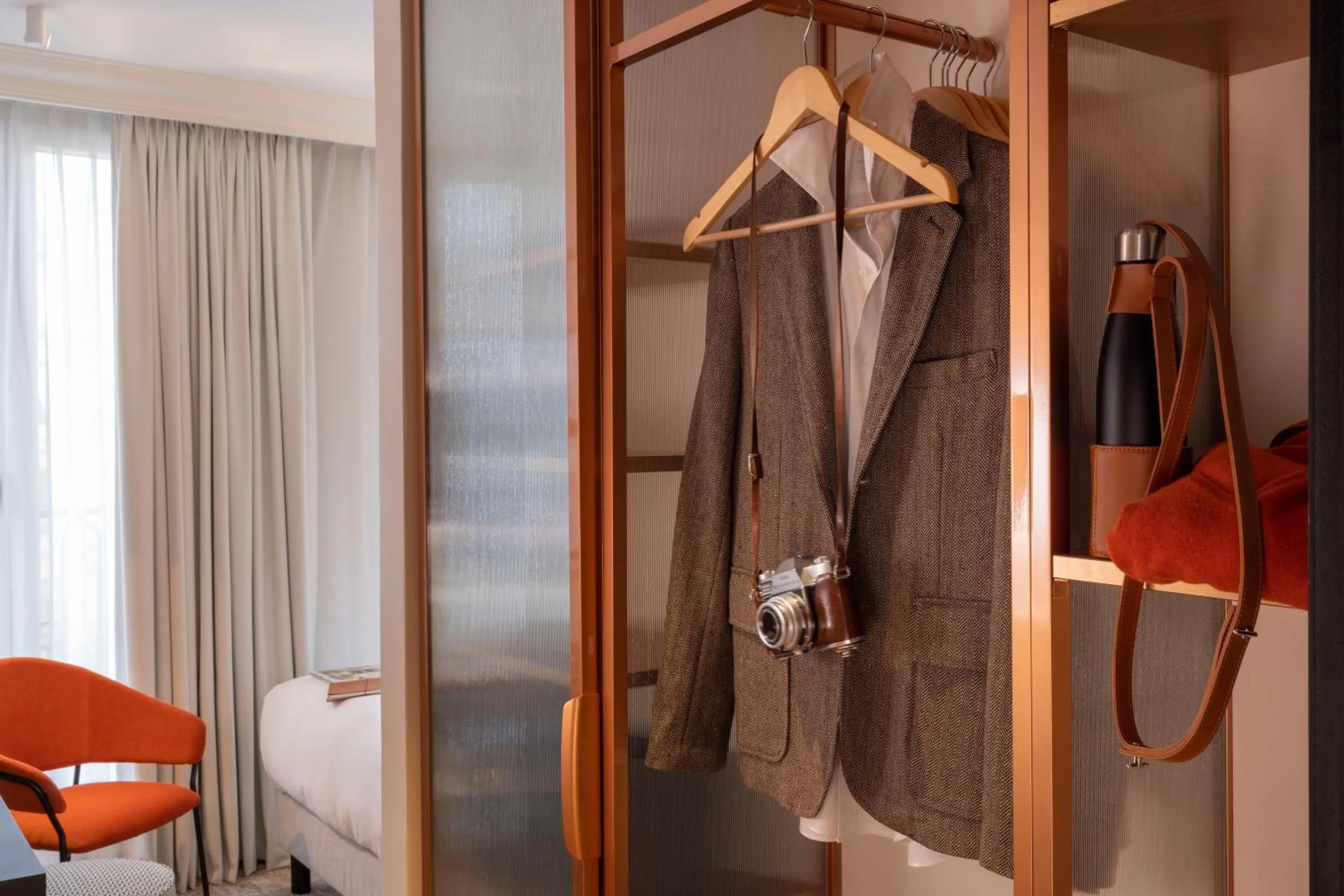 wardrobe in Alberte Hôtel