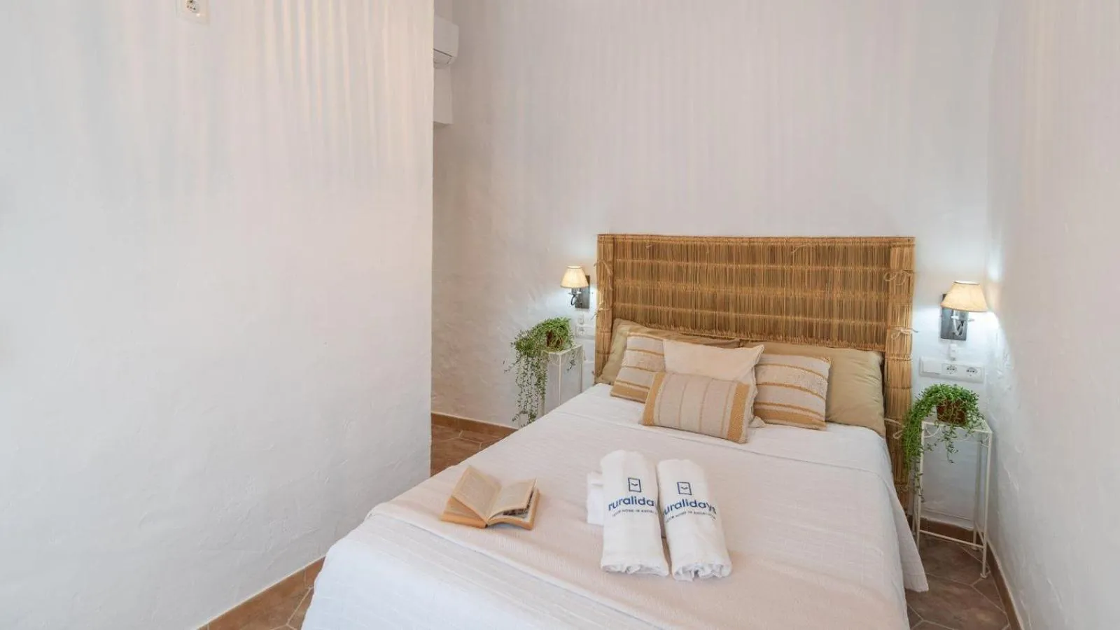Bedroom, Bed in Casa La Pradera Antequera by Ruralidays