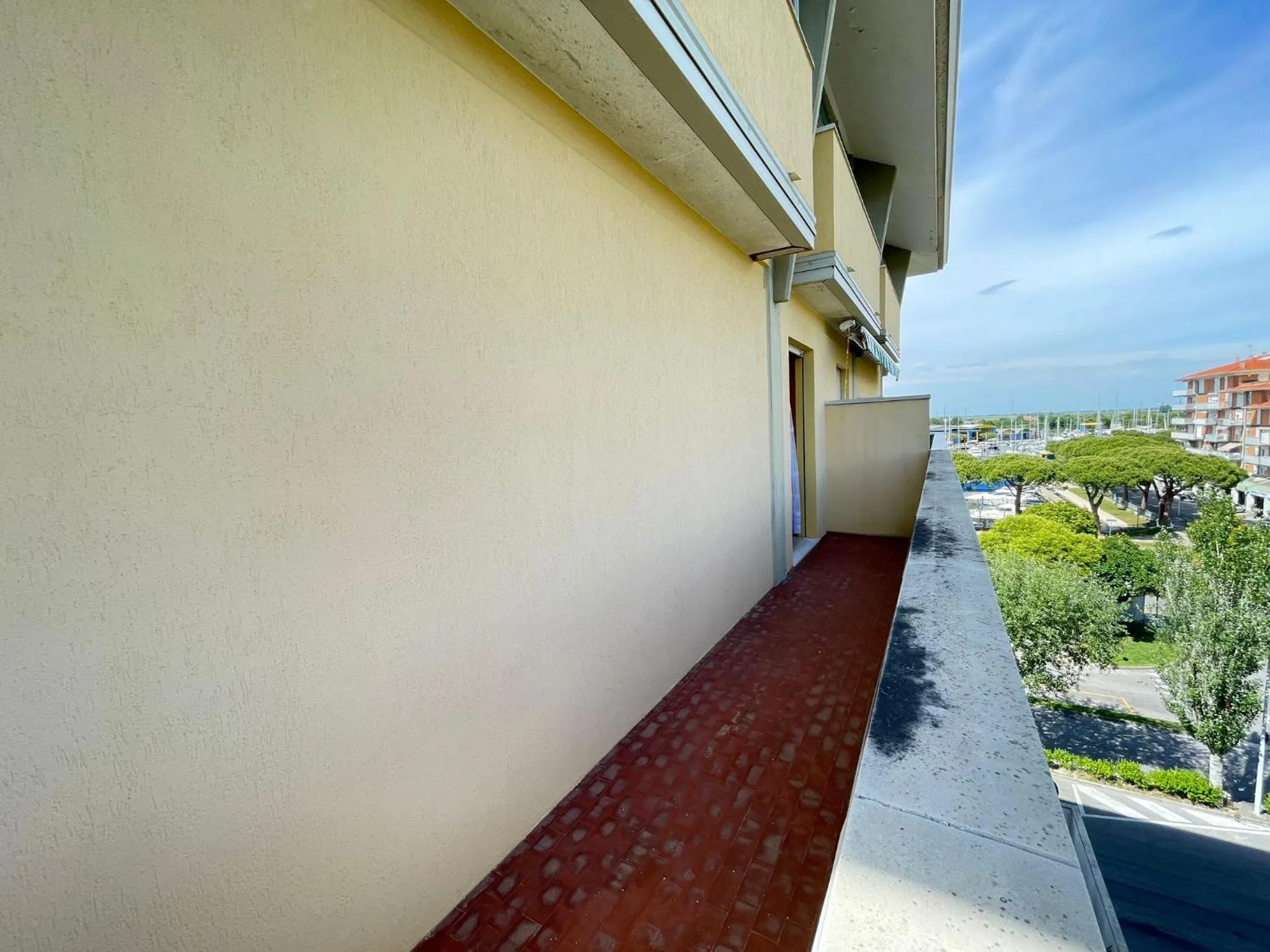 Balcony/Terrace in Spacious apartment near the beach