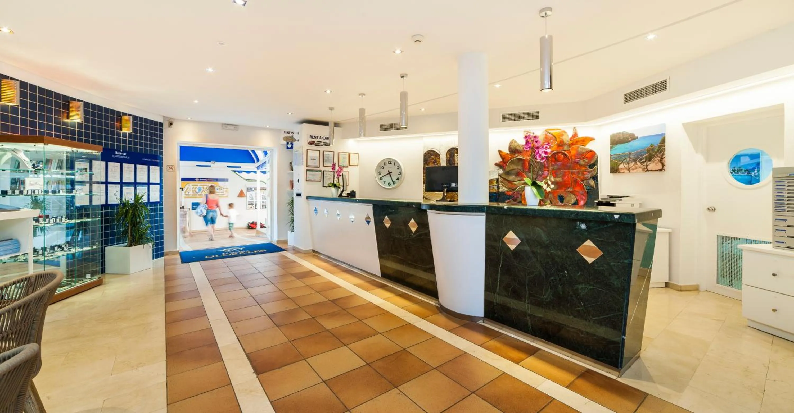 Restaurant/places to eat in Globales Binimar