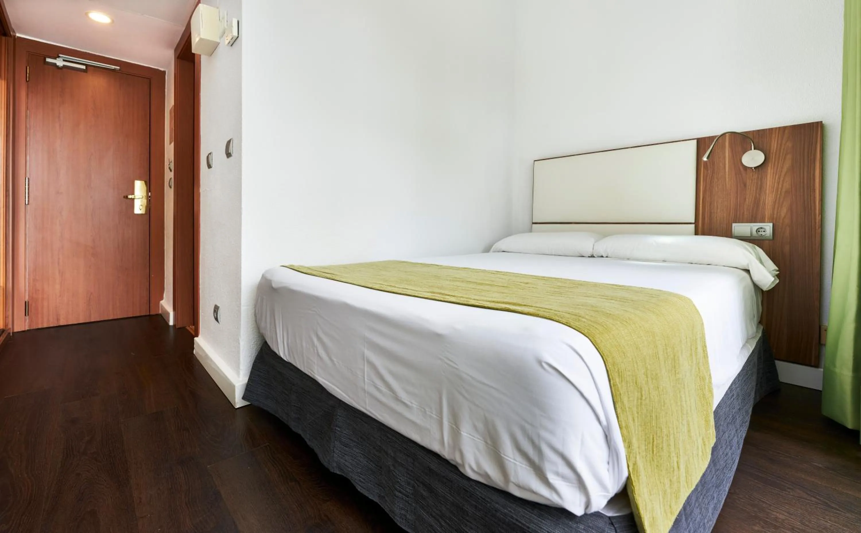 Bed in Globales Cala Blanca