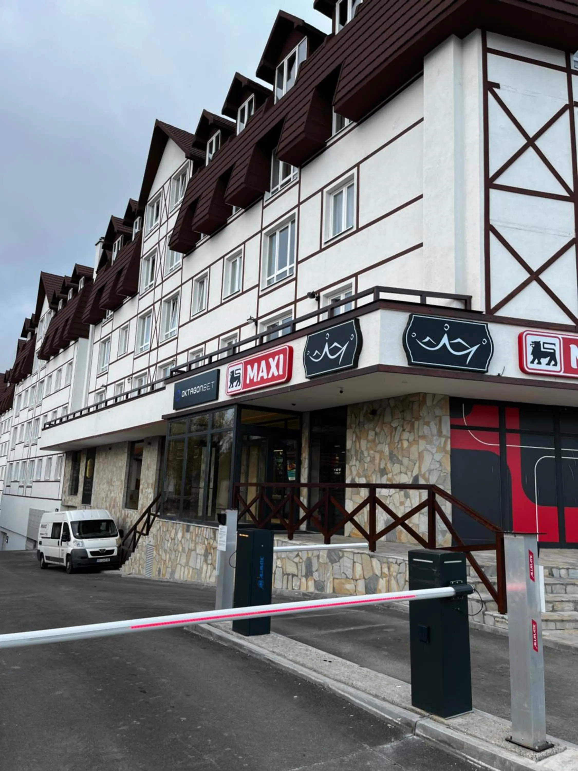 Property building in Apartments Myna in Kraljevi Cardaci