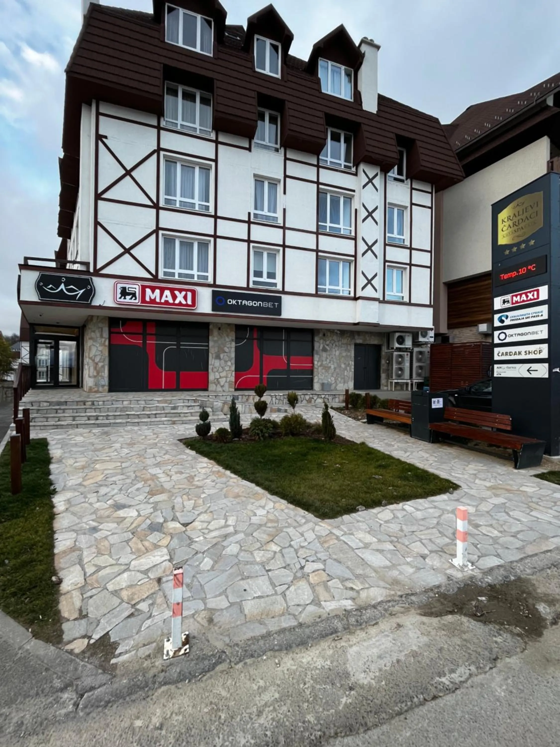 Property building in Apartments Myna in Kraljevi Cardaci