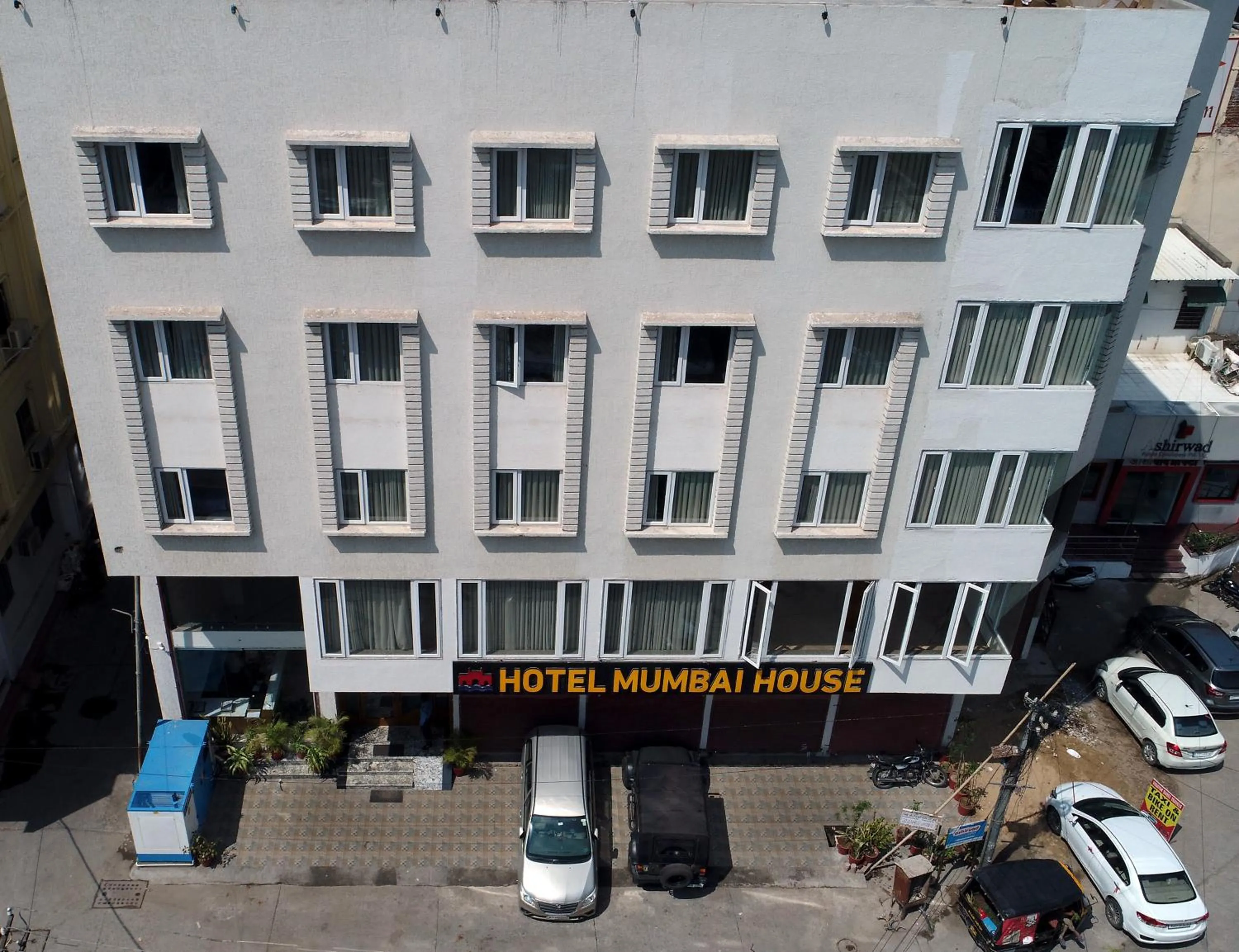 Property building in Hotel Mumbai House Express Udaipur
