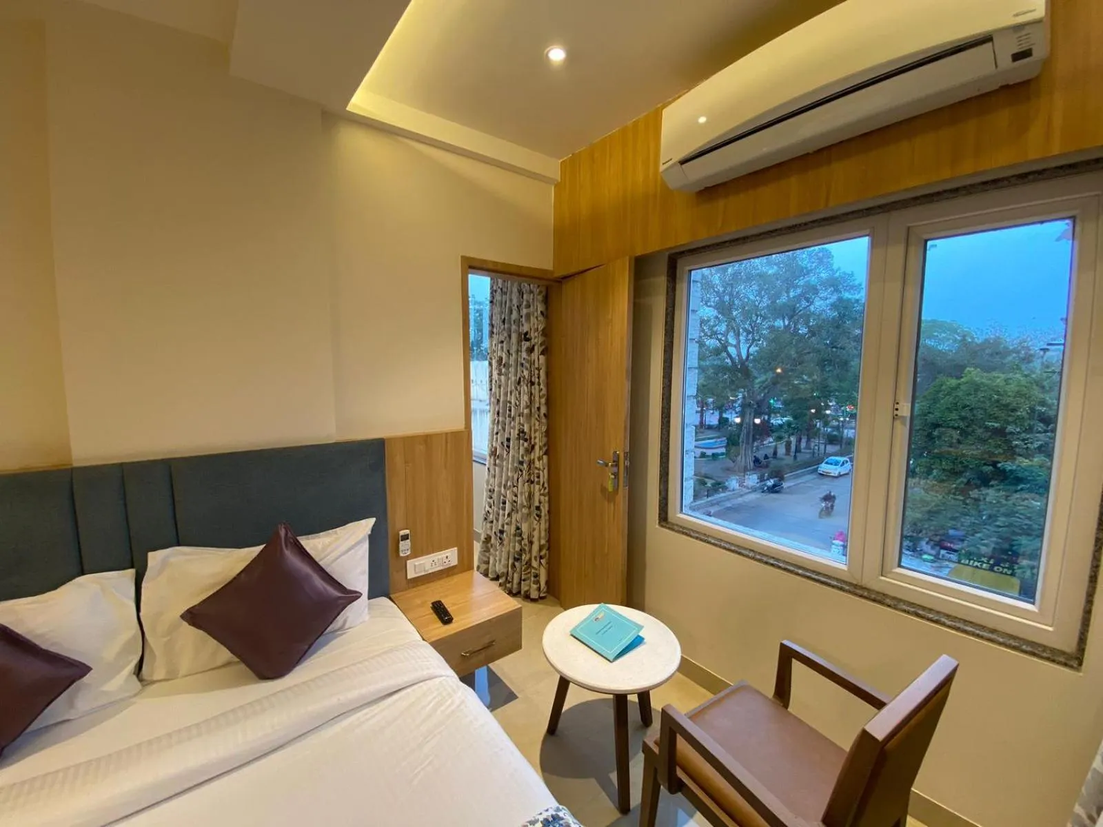 Seating area in Hotel Mumbai House Express Udaipur