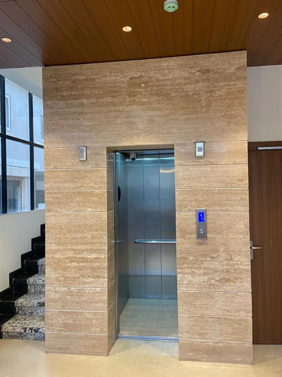 elevator in Hotel Mumbai House Express Udaipur