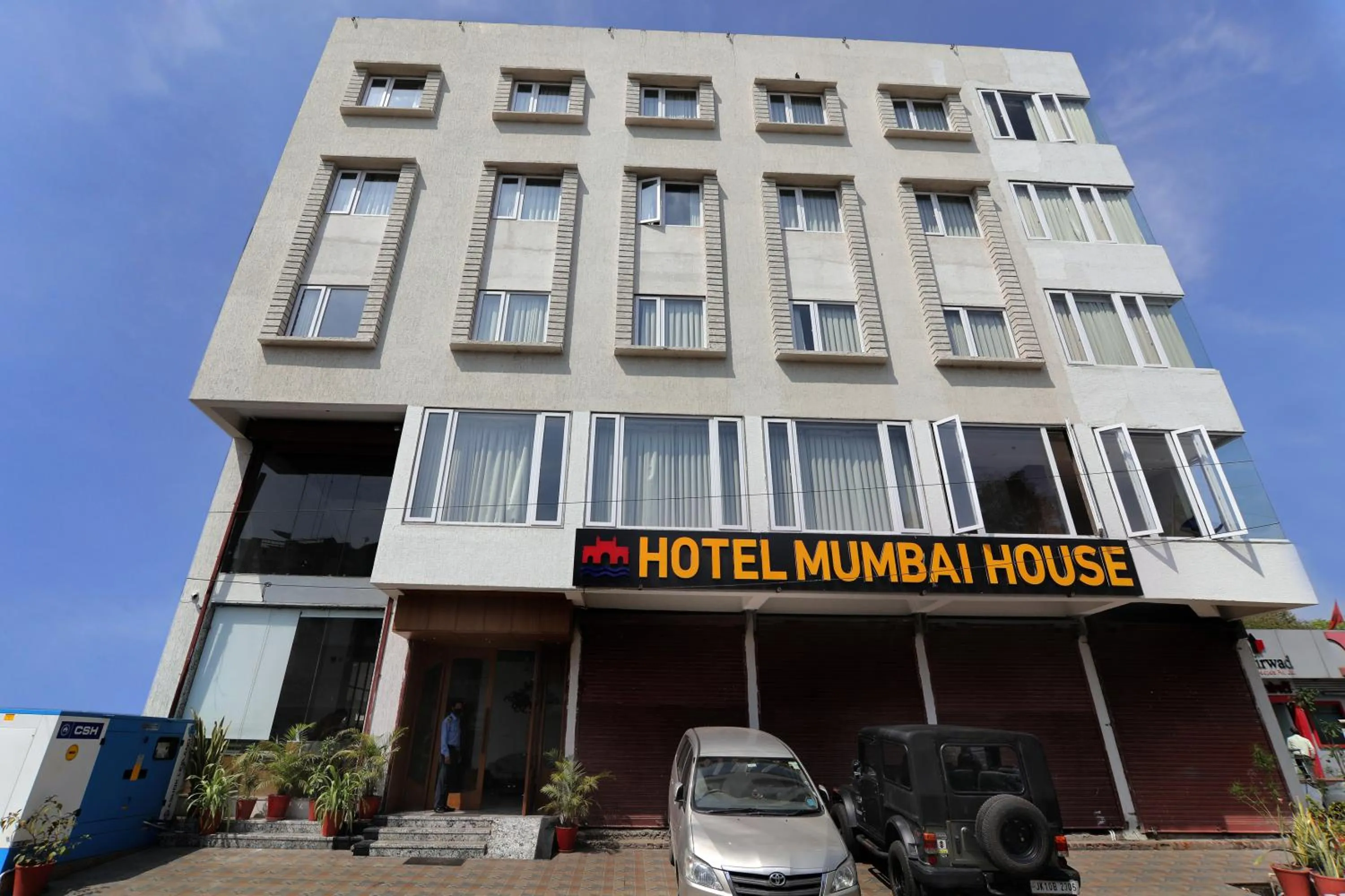 Property building in Hotel Mumbai House Express Udaipur