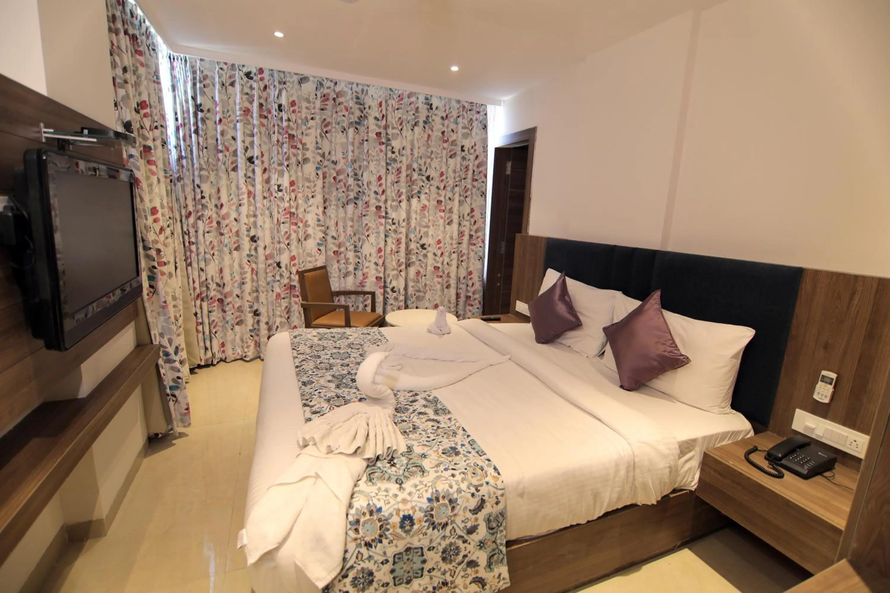 Photo of the whole room in Hotel Mumbai House Express Udaipur