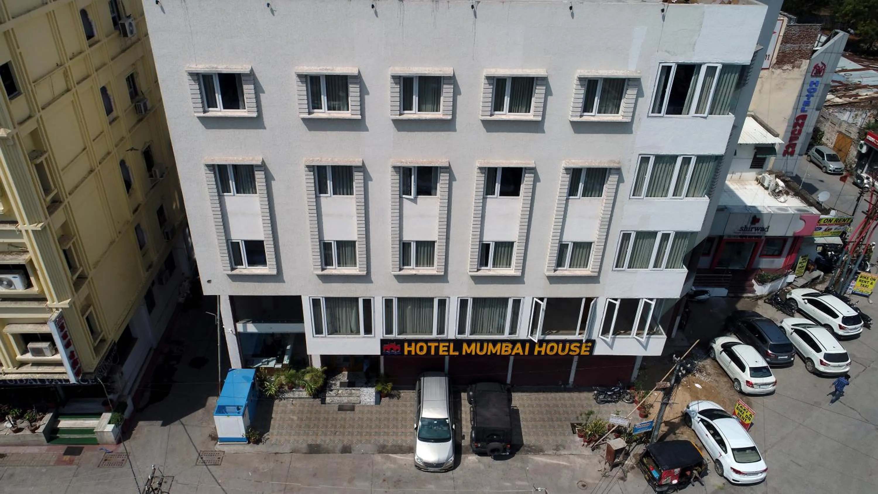 Property building in Hotel Mumbai House Express Udaipur