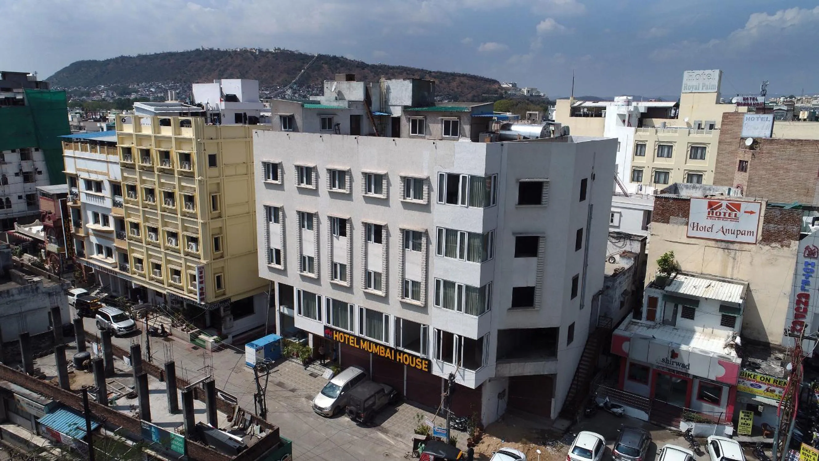 Property building in Hotel Mumbai House Express Udaipur