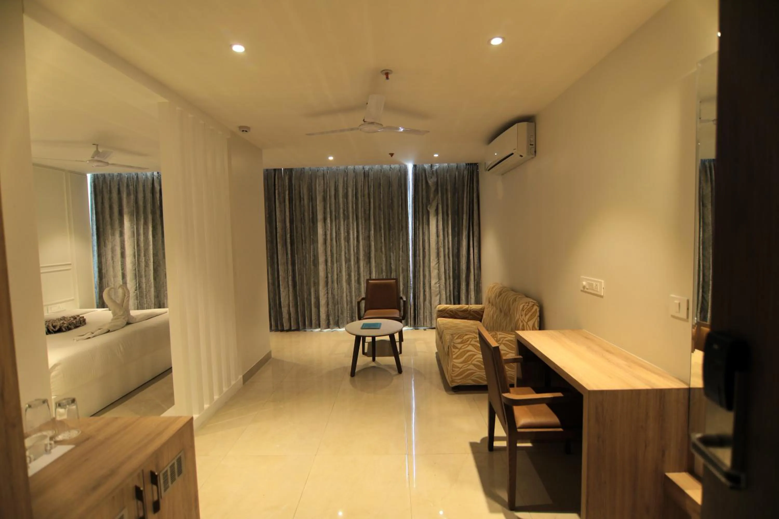 Photo of the whole room in Hotel Mumbai House Express Udaipur