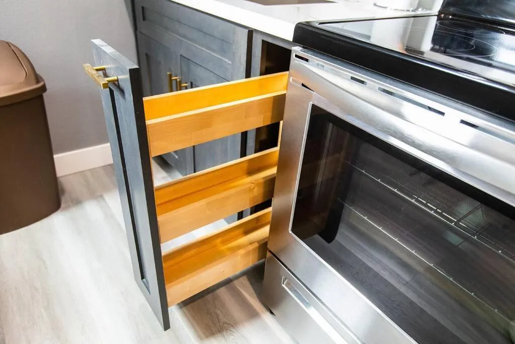 Professionals-Restaurants-FastWiFi-A C-Desk- Pets