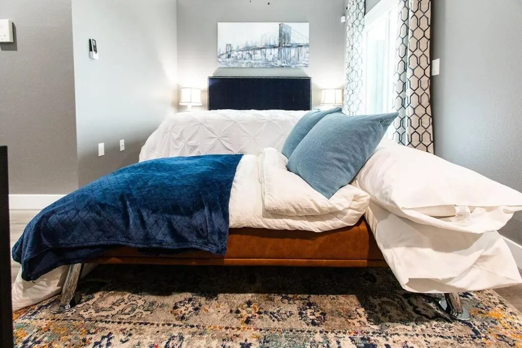 Professionals-Restaurants-FastWiFi-A C-Desk- Pets