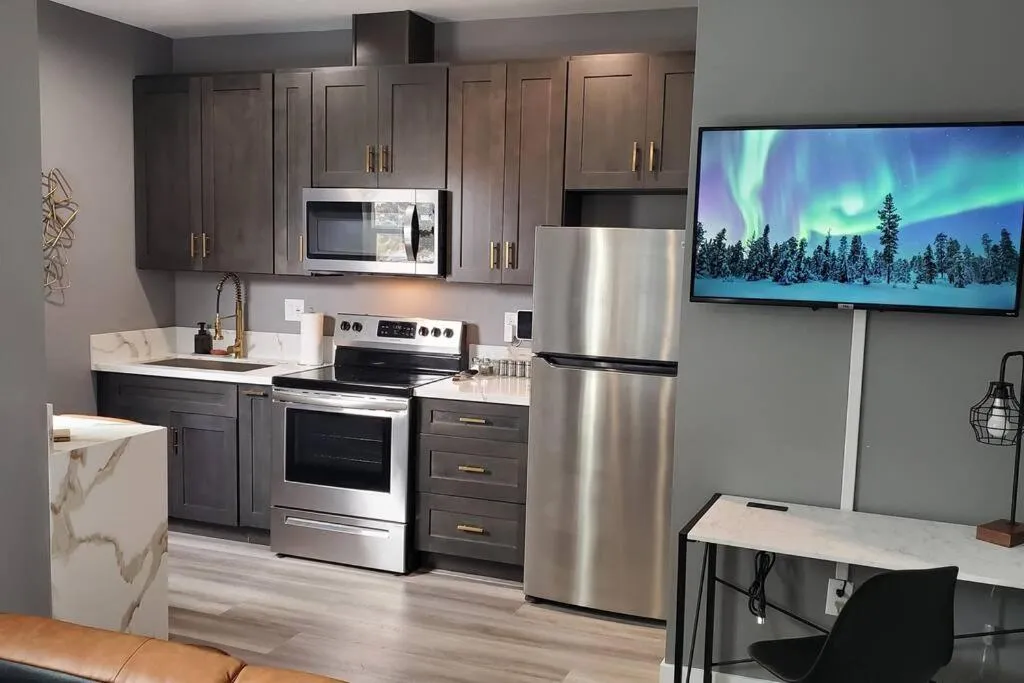 Professionals-Restaurants-FastWiFi-A C-Desk- Pets