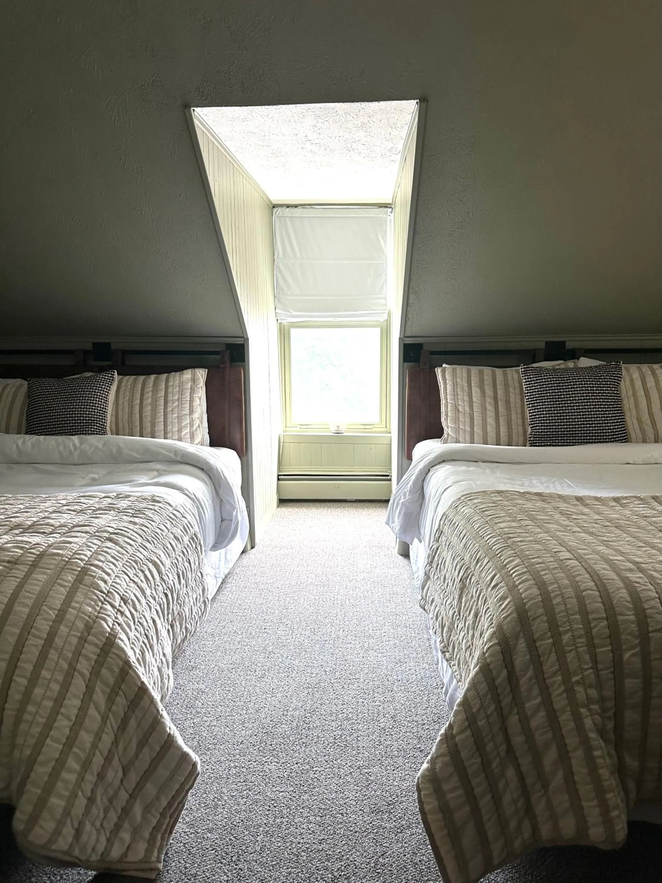 Bedroom, Bed in Auberge des Cantons