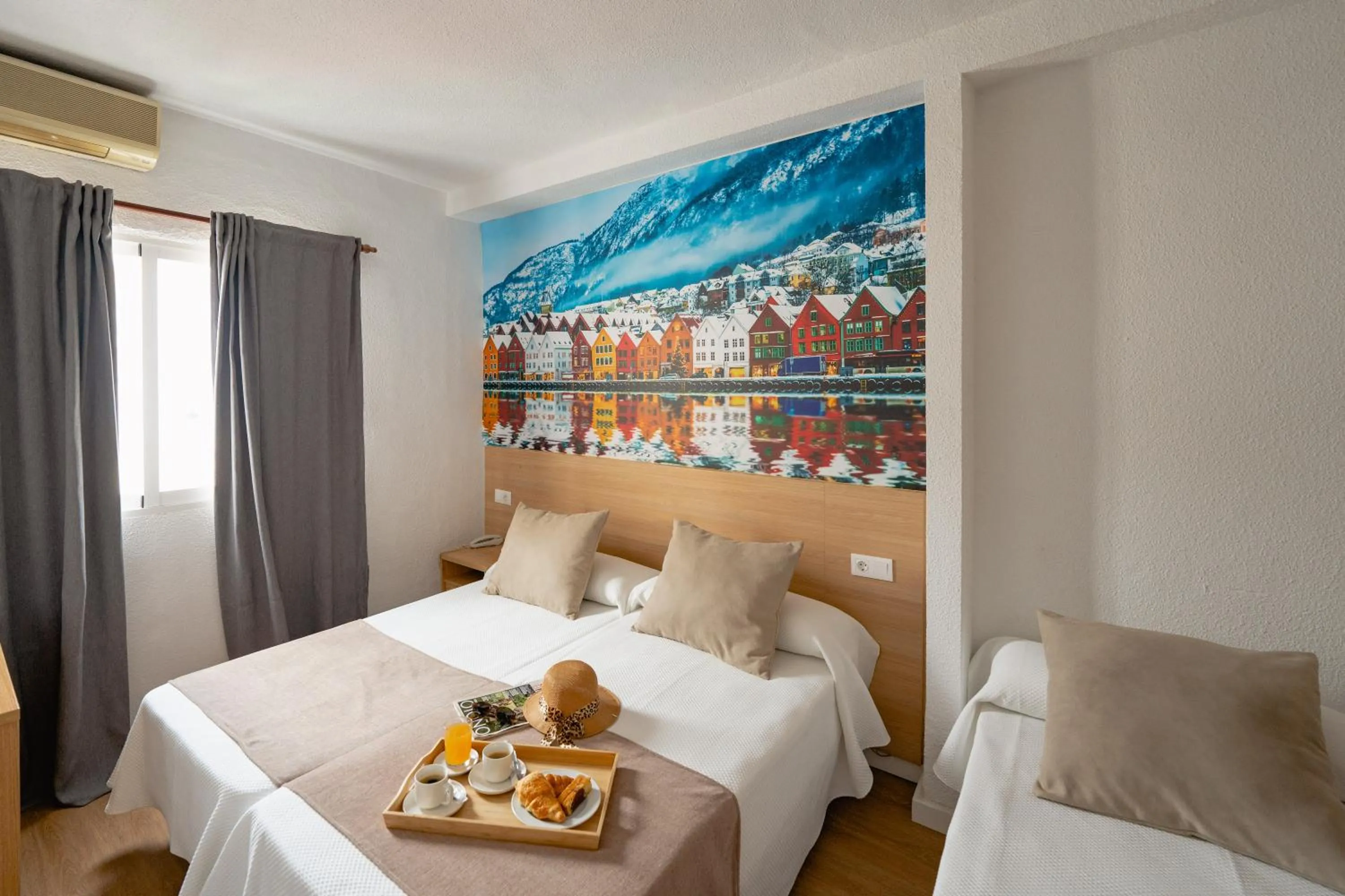 Patio, Bed in Hotel Internacional