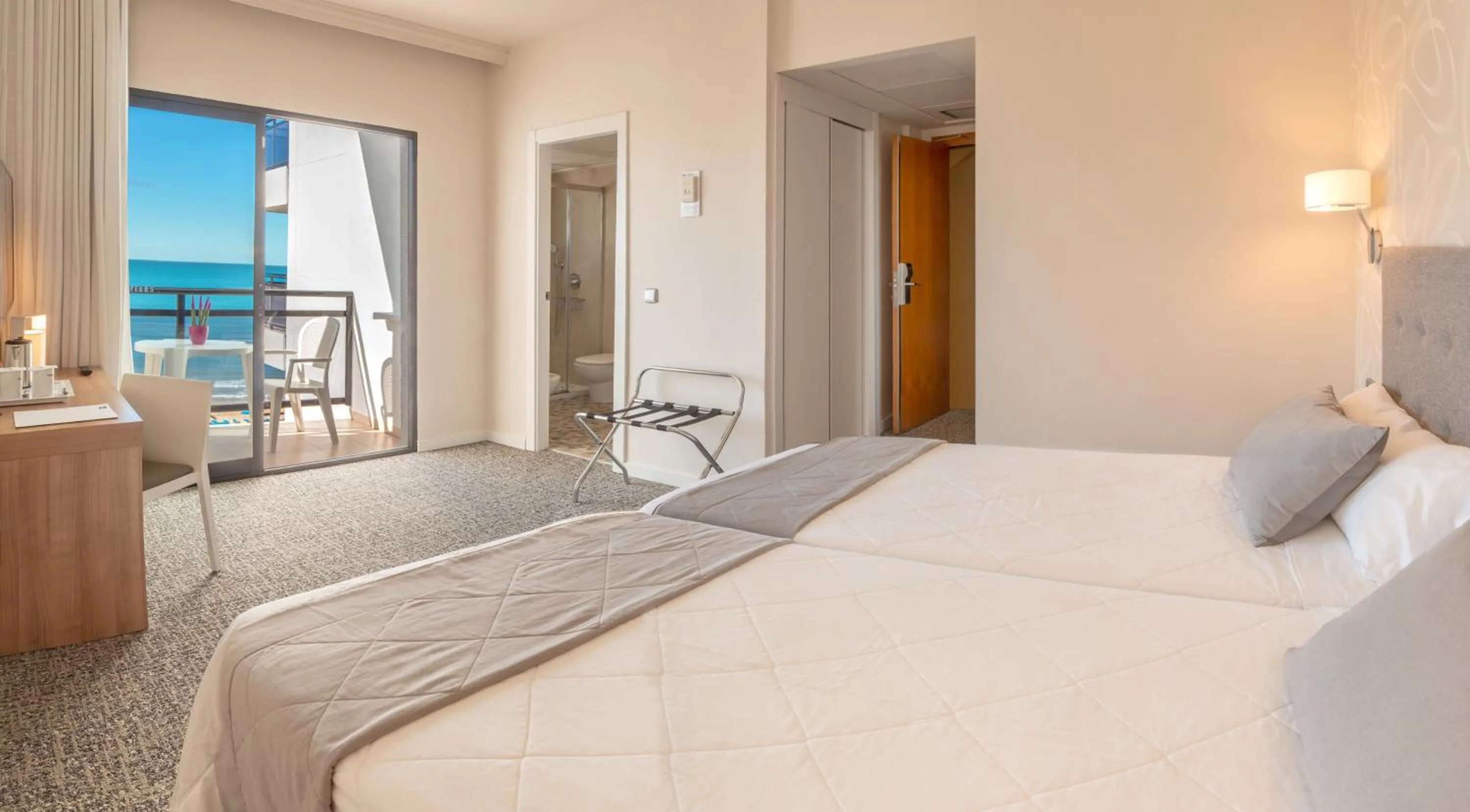 Bed in Hotel RH Corona del Mar 4* Sup