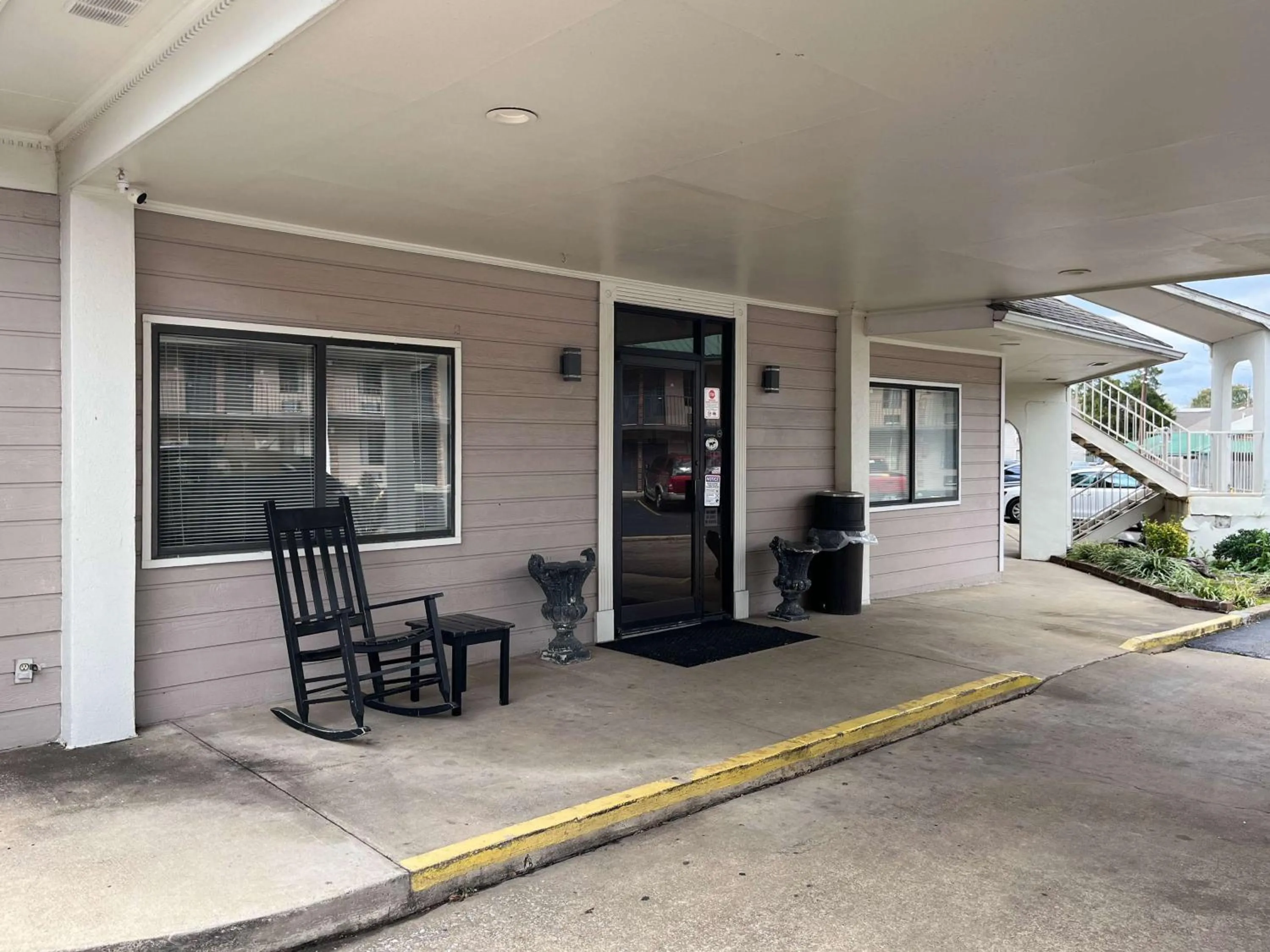 Property building in Studio 6 Millington TN