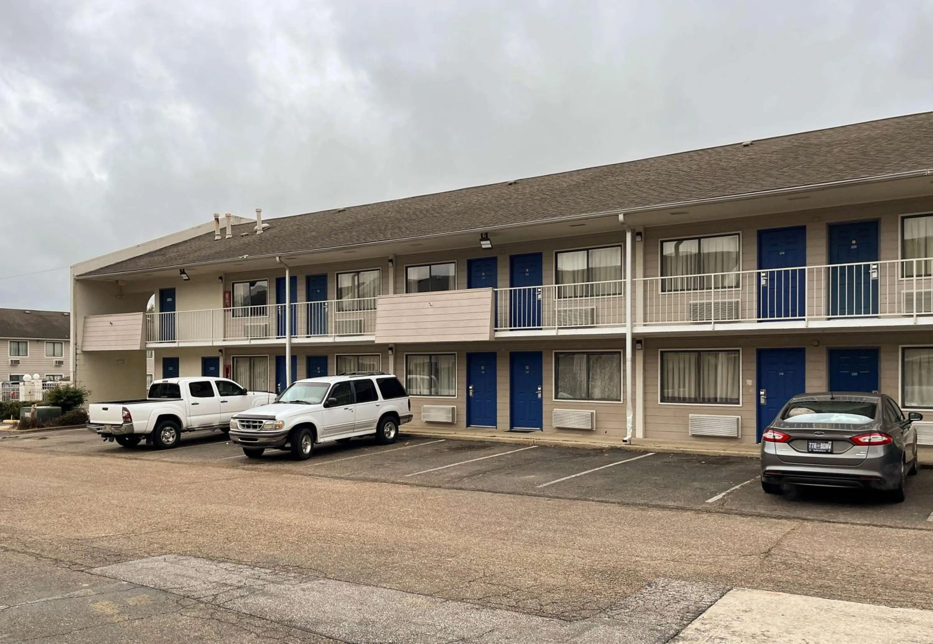 Property building in Studio 6 Millington TN