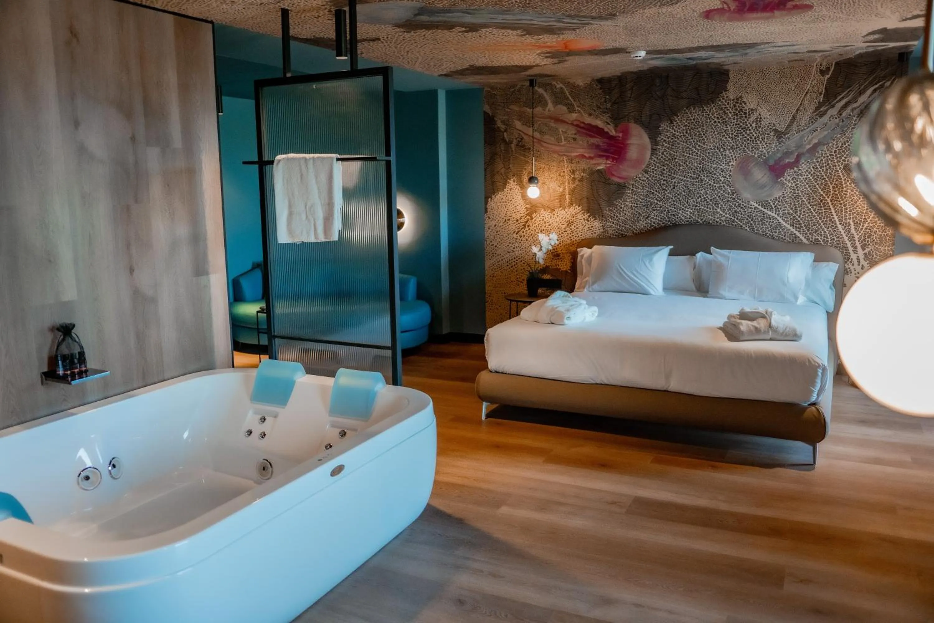 Hot Tub, Bed in Spirit Hotel Ciudad de Burgos