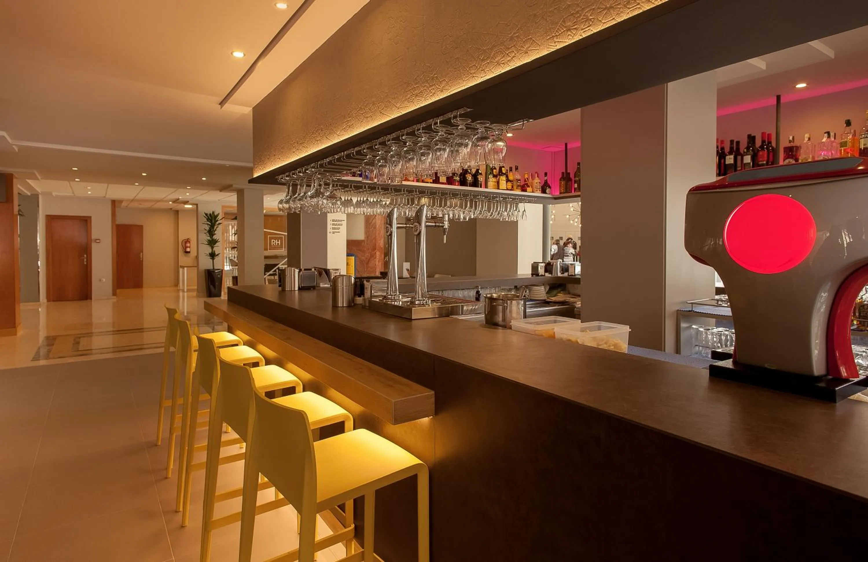 Lounge or bar in RH Princesa Hotel & Spa 4* Sup